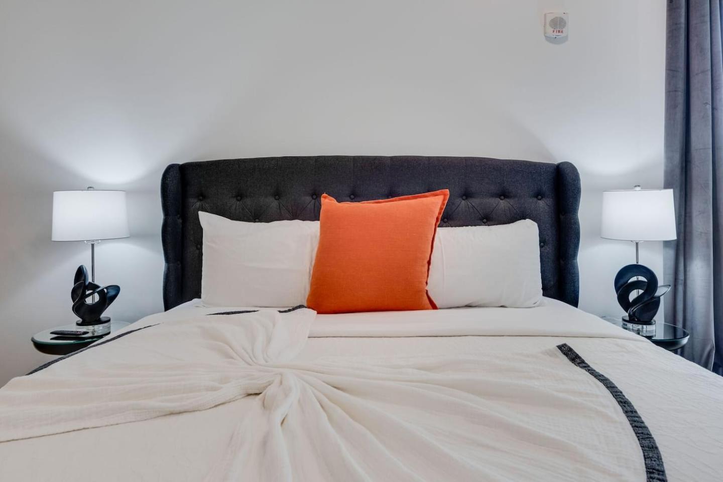 Boutique On Riverfront- Park Free Holiday home *