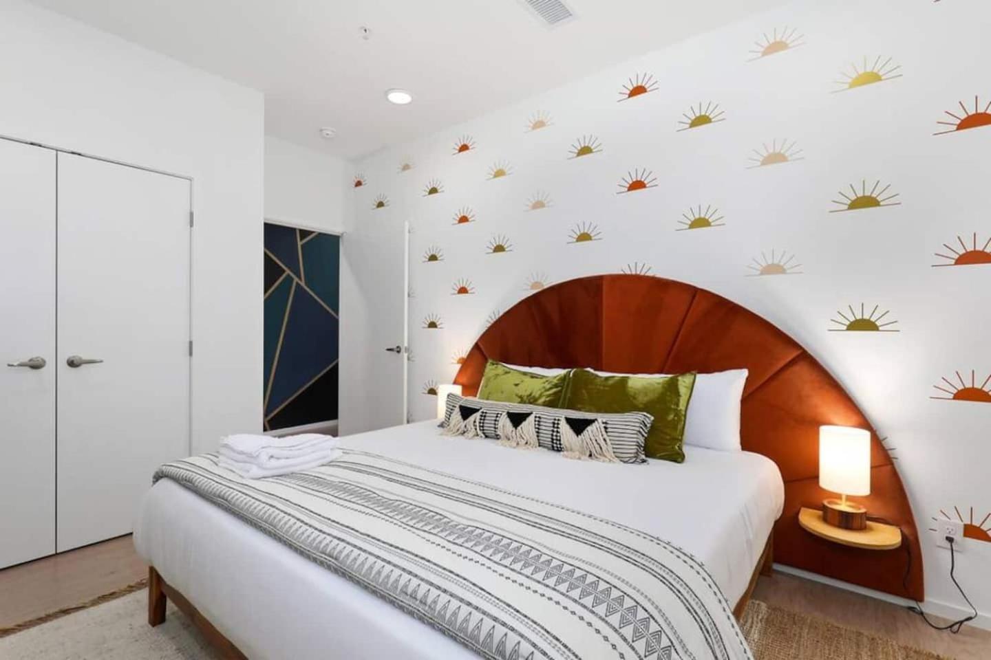 Downtown Modern 1 Mi To Broadway, Park Free Holiday home *