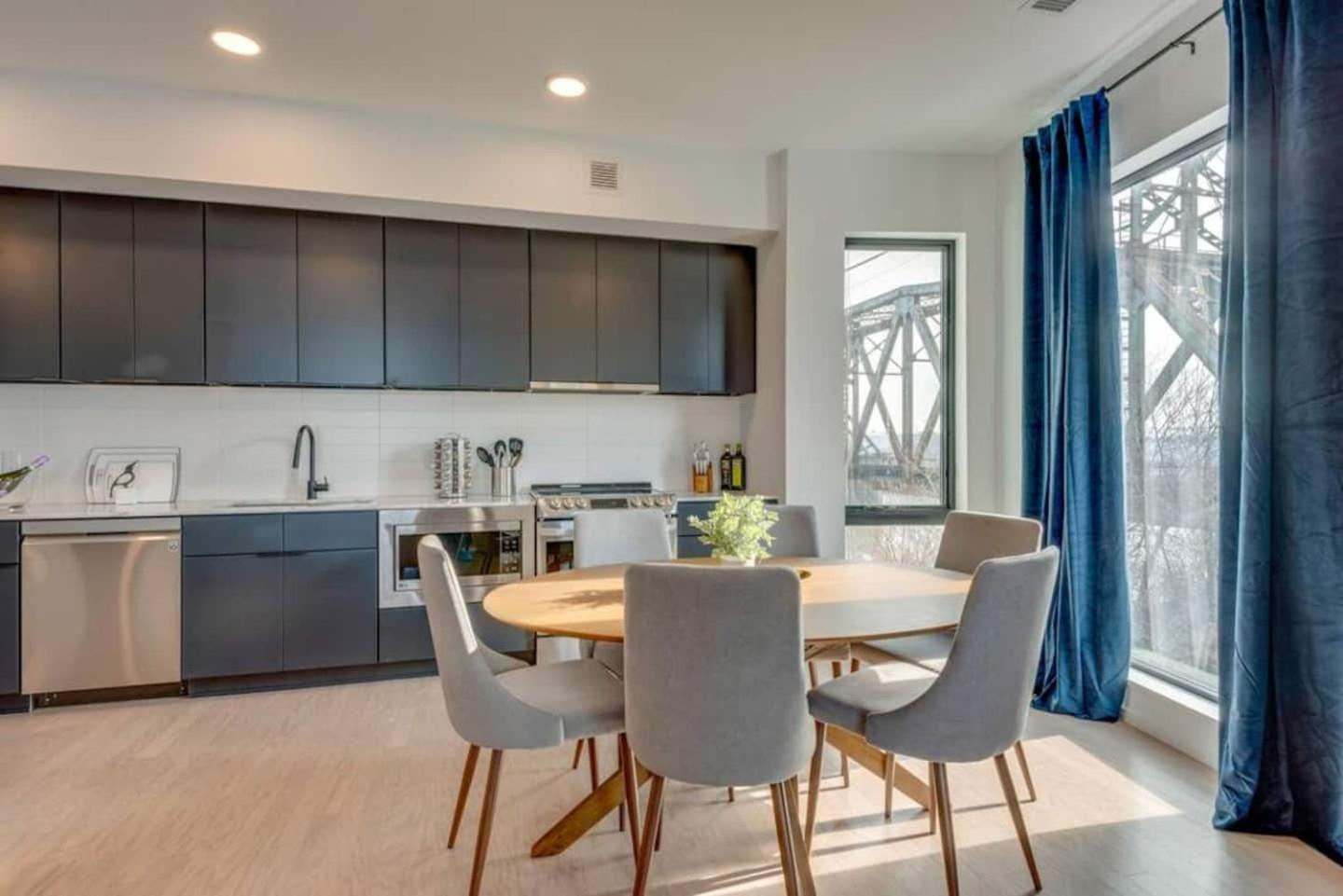 Boutique On Nashville's Riverfront- Eve #201 *