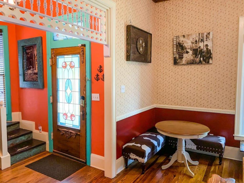 Eclectic Pet Friendly In East Holiday home Nashville