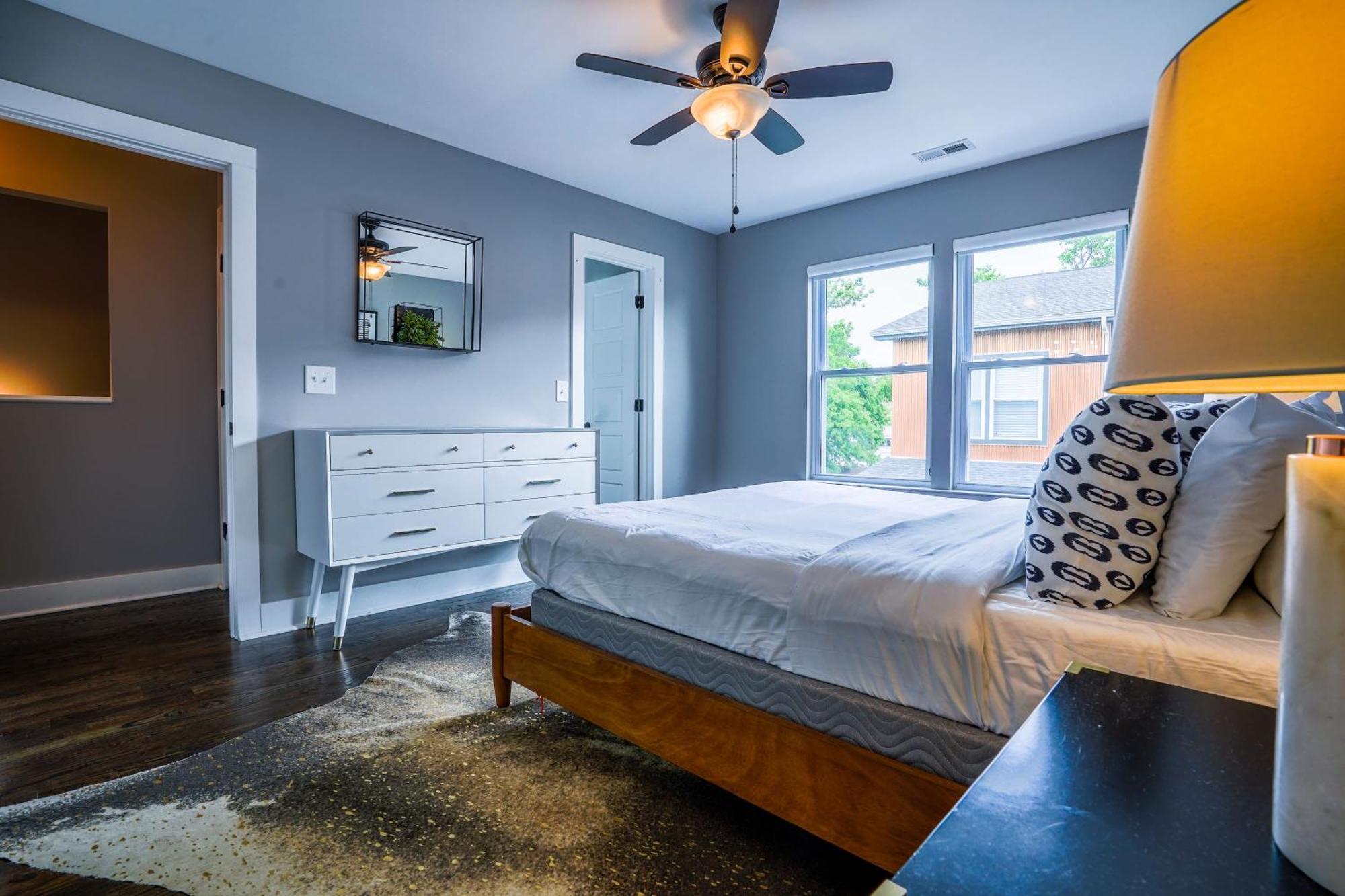 Chic Townhome In Trendy East Nash *