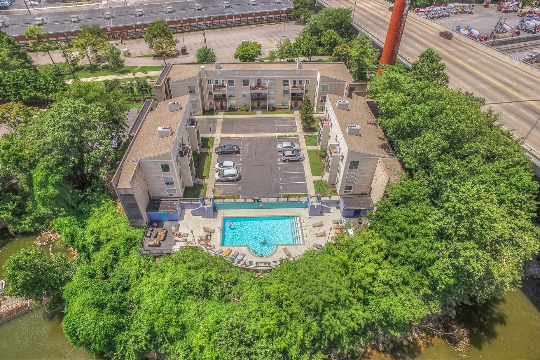 Riverfront Centrally Located Near Dt