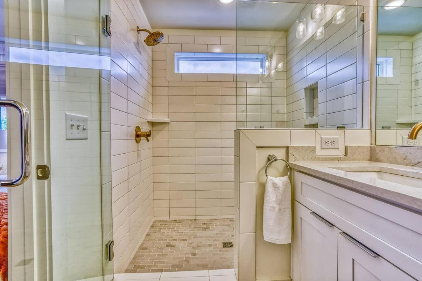 Beautiful Balcony Sleeps 12 4 Miles From Broadway *