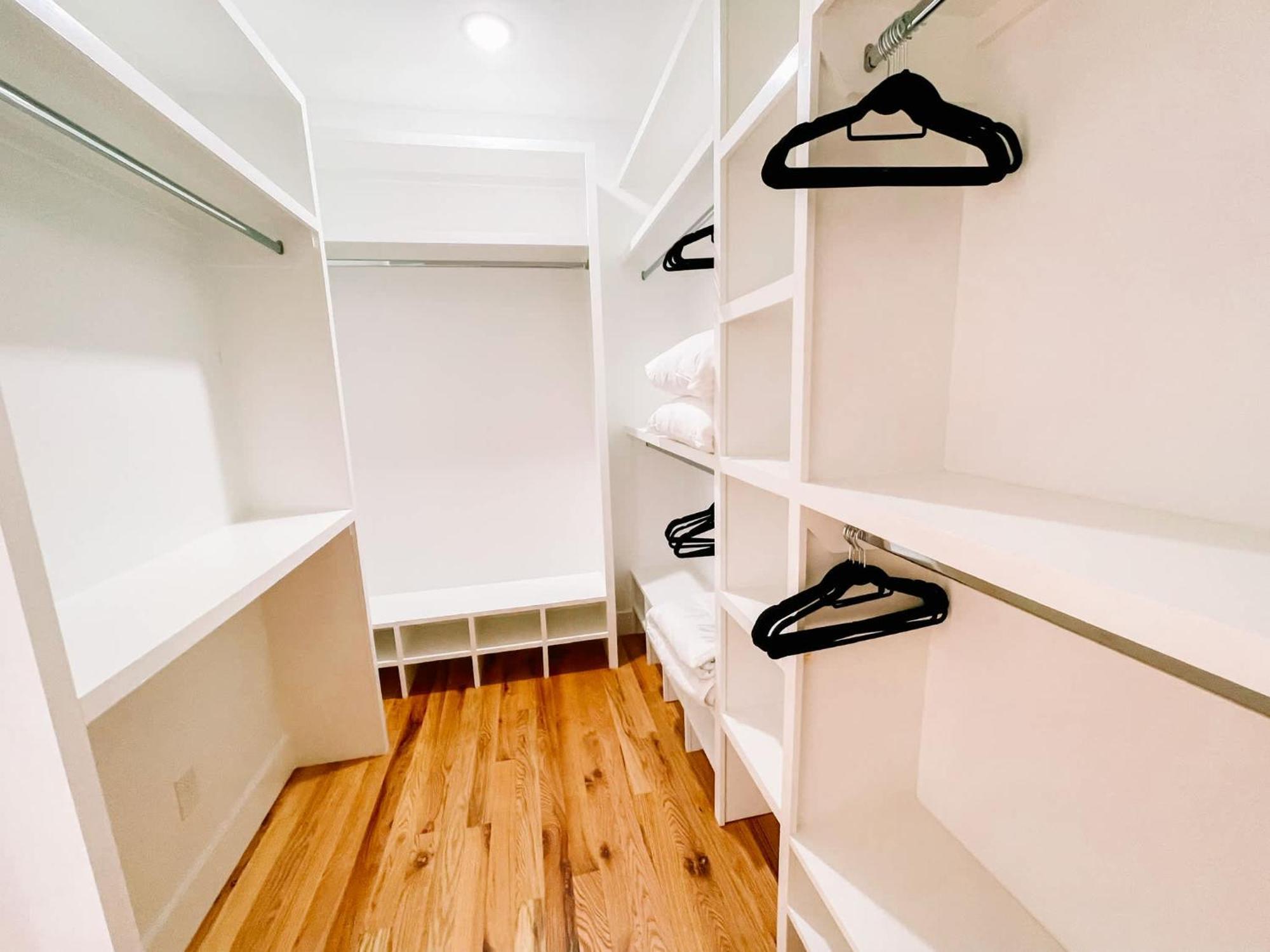 Glamorous 3 Bdr In East - Pet Friendly Holiday home