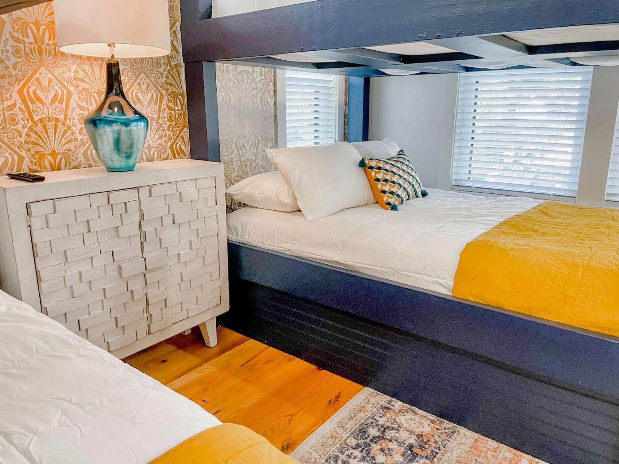 Glamorous 3 Bdr In East - Pet Friendly