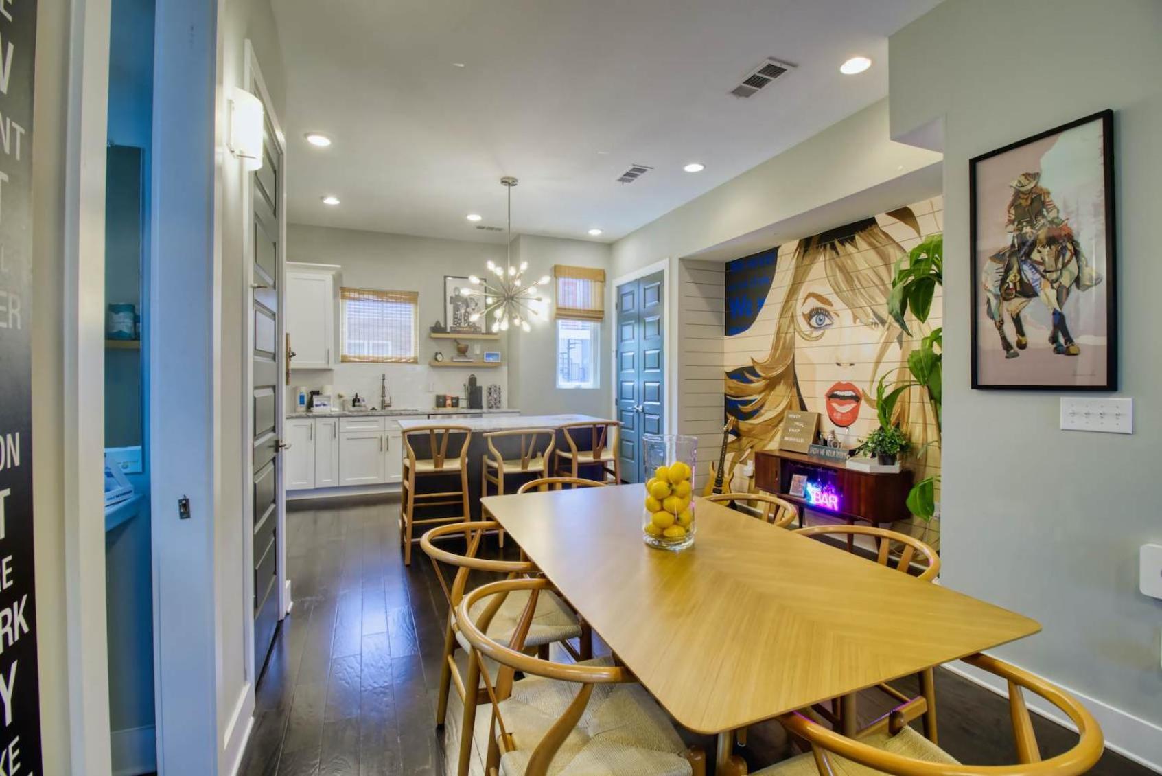Luxury 3 Bed Close To Downtown Holiday home *