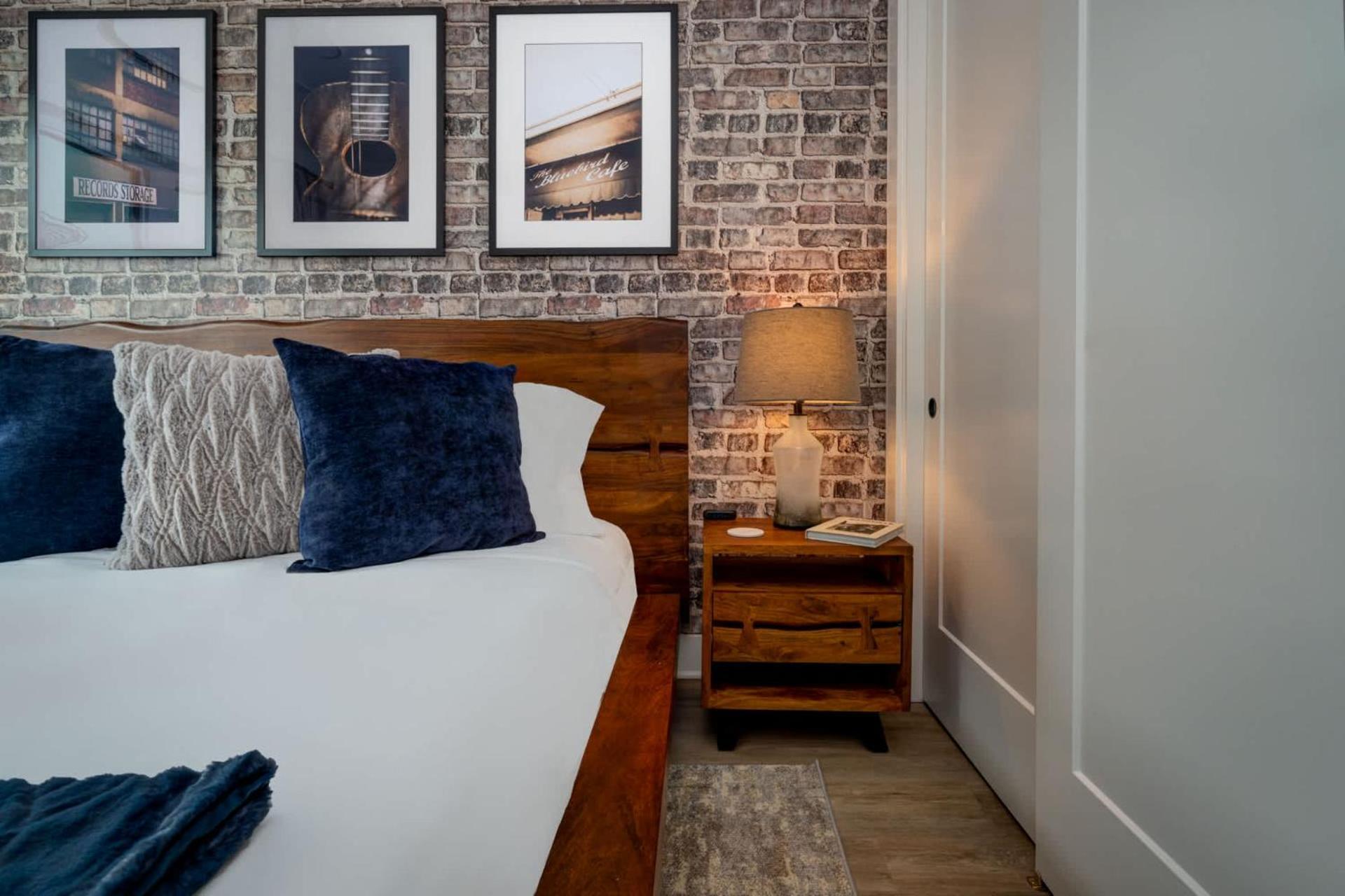 Trendy Close To Nissan Stadium Holiday home Nashville