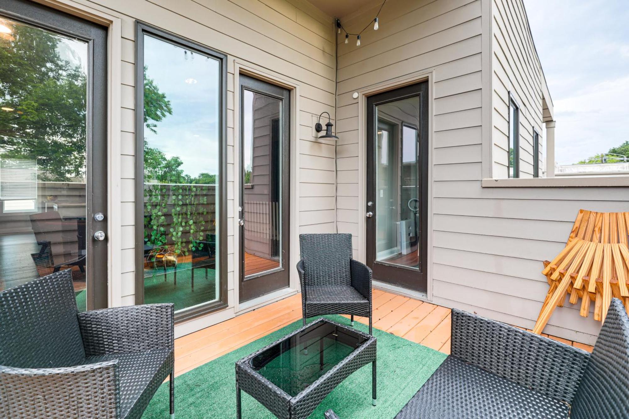 Pet-friendly Abode With Balcony In East Nashville!