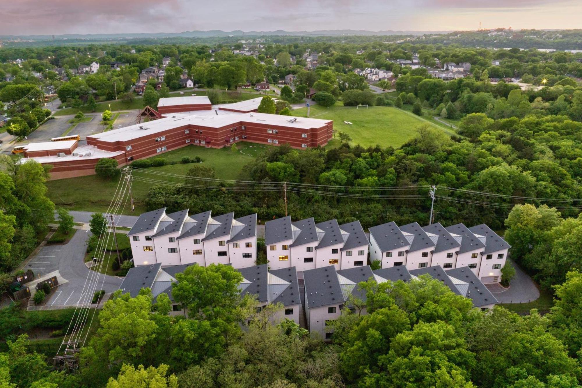 Sleek Modern W Balcony Parking Near Broadway 9th Ave Nashville