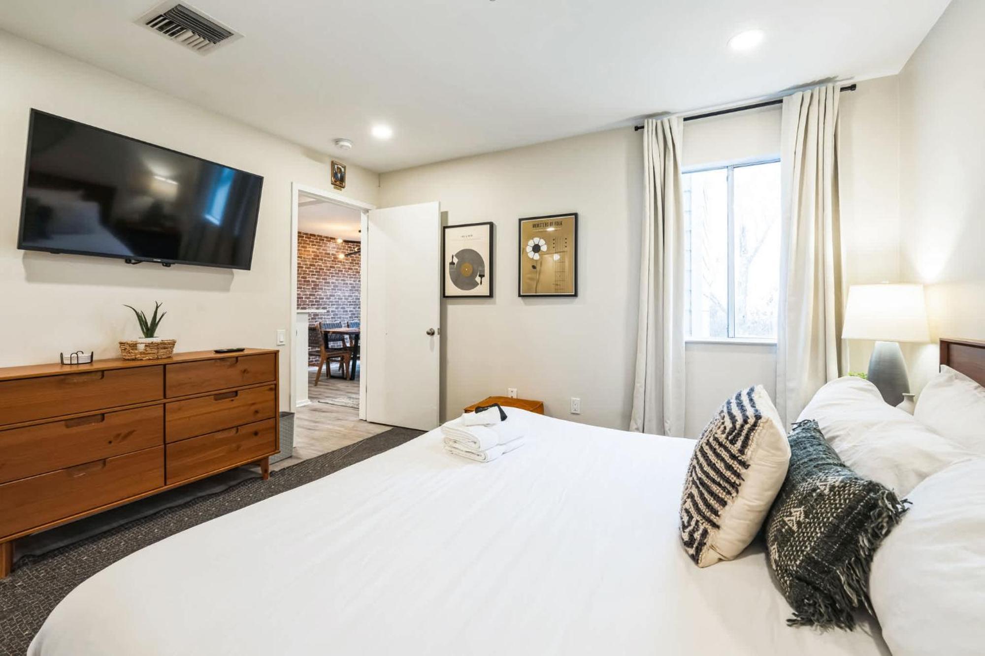 Holiday home 2 Bdr Riverfront Living In Downtown