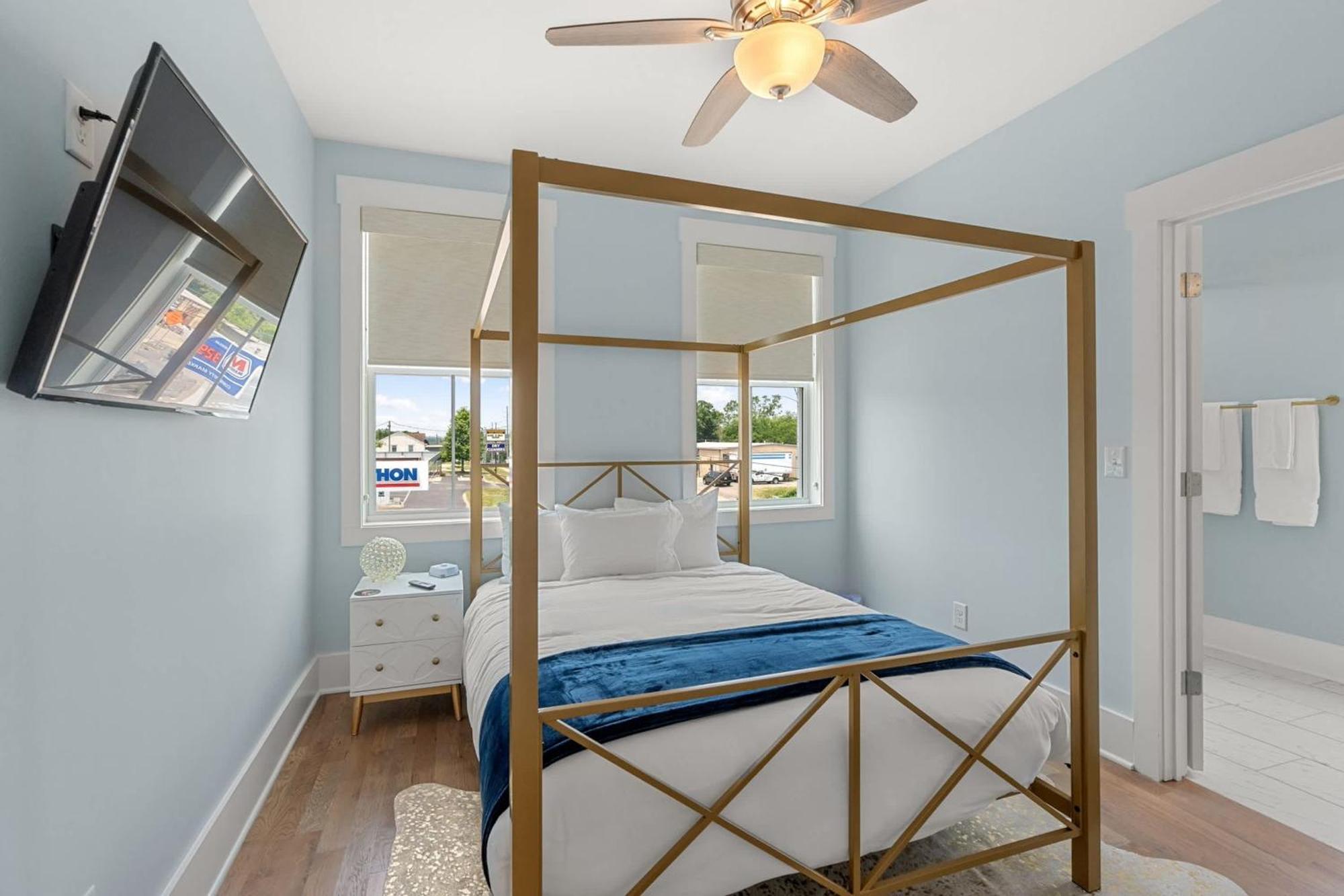 Chic Townhome For 8 W Rooftop Holiday home *