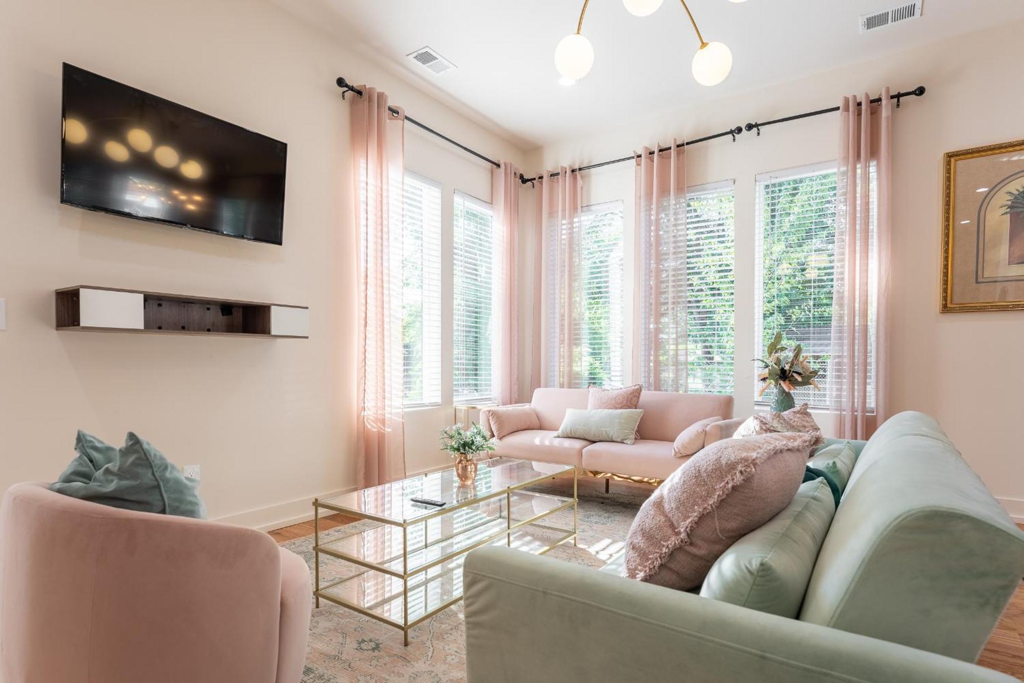 The Vault Royale By Local Holiday home *