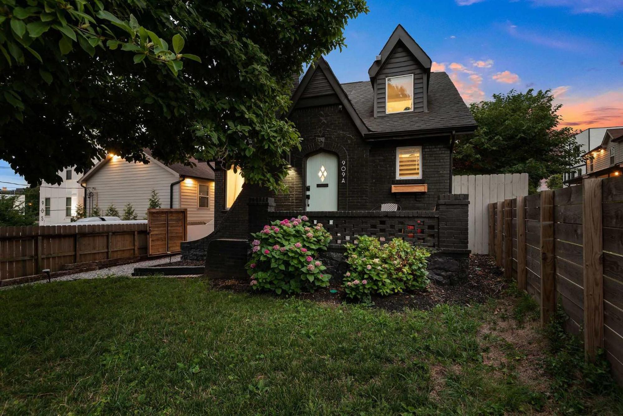 Holiday home Dolly Johnny Willie Inspired 5 Min From *