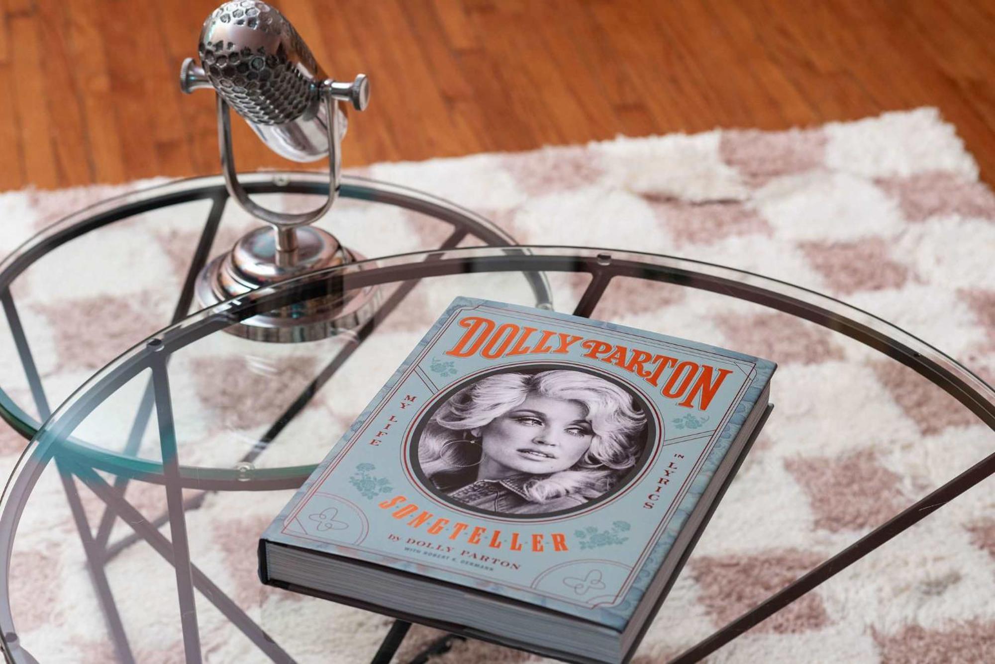 Apartment Dolly's Music Row Oasis - Walkable Location