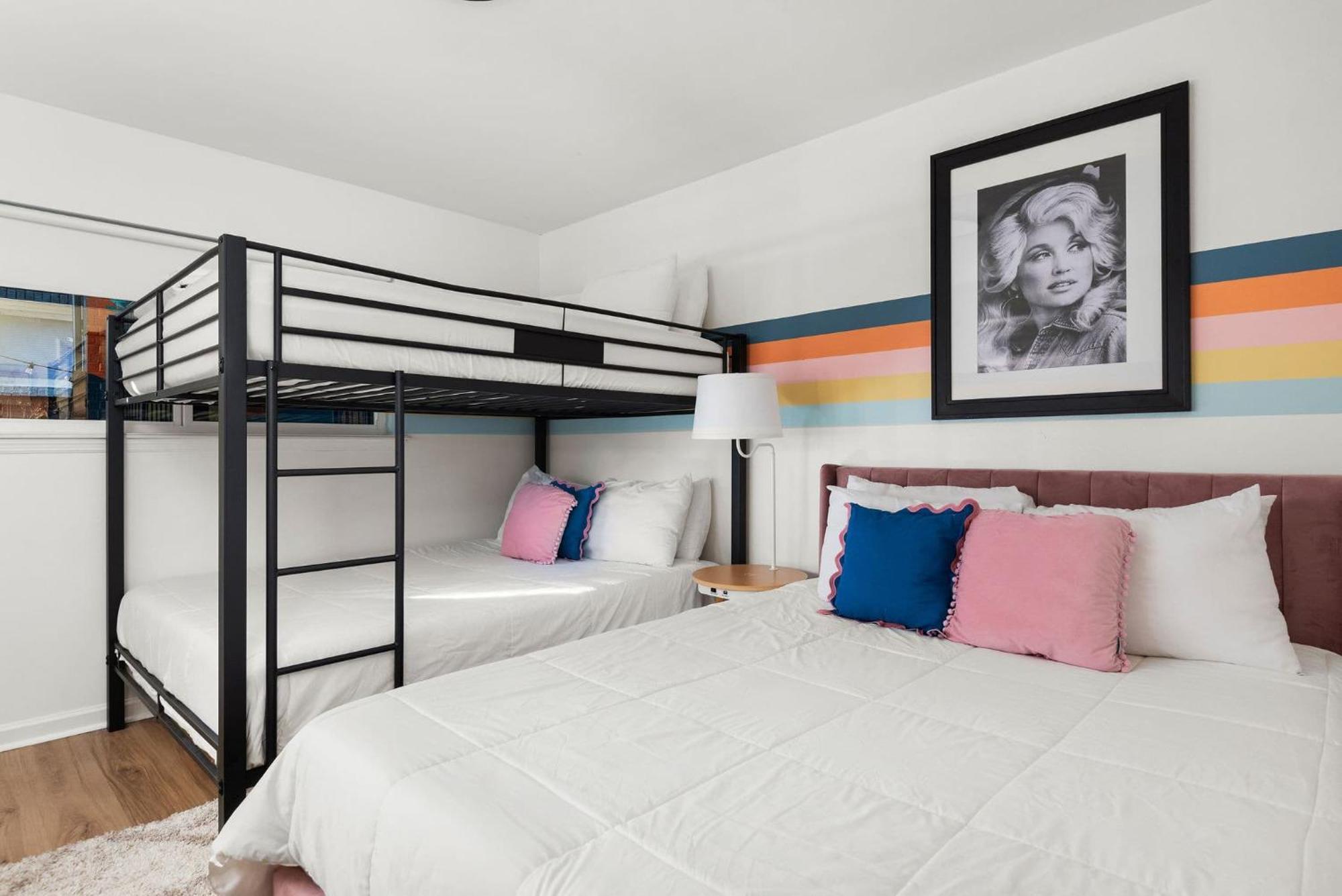 Apartment Dolly On Music Row Sleeps 12