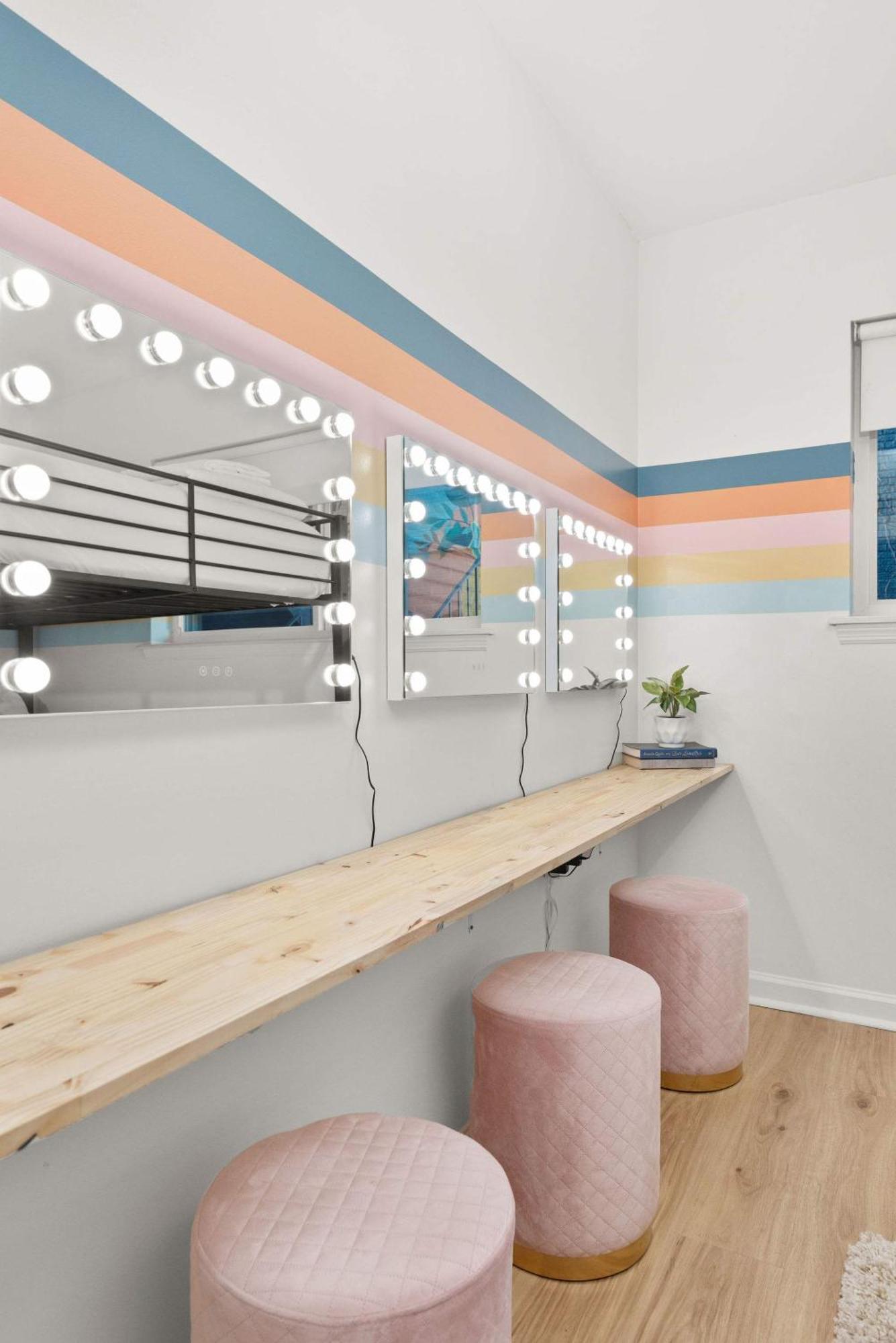 Apartment Dolly On Music Row Sleeps 12