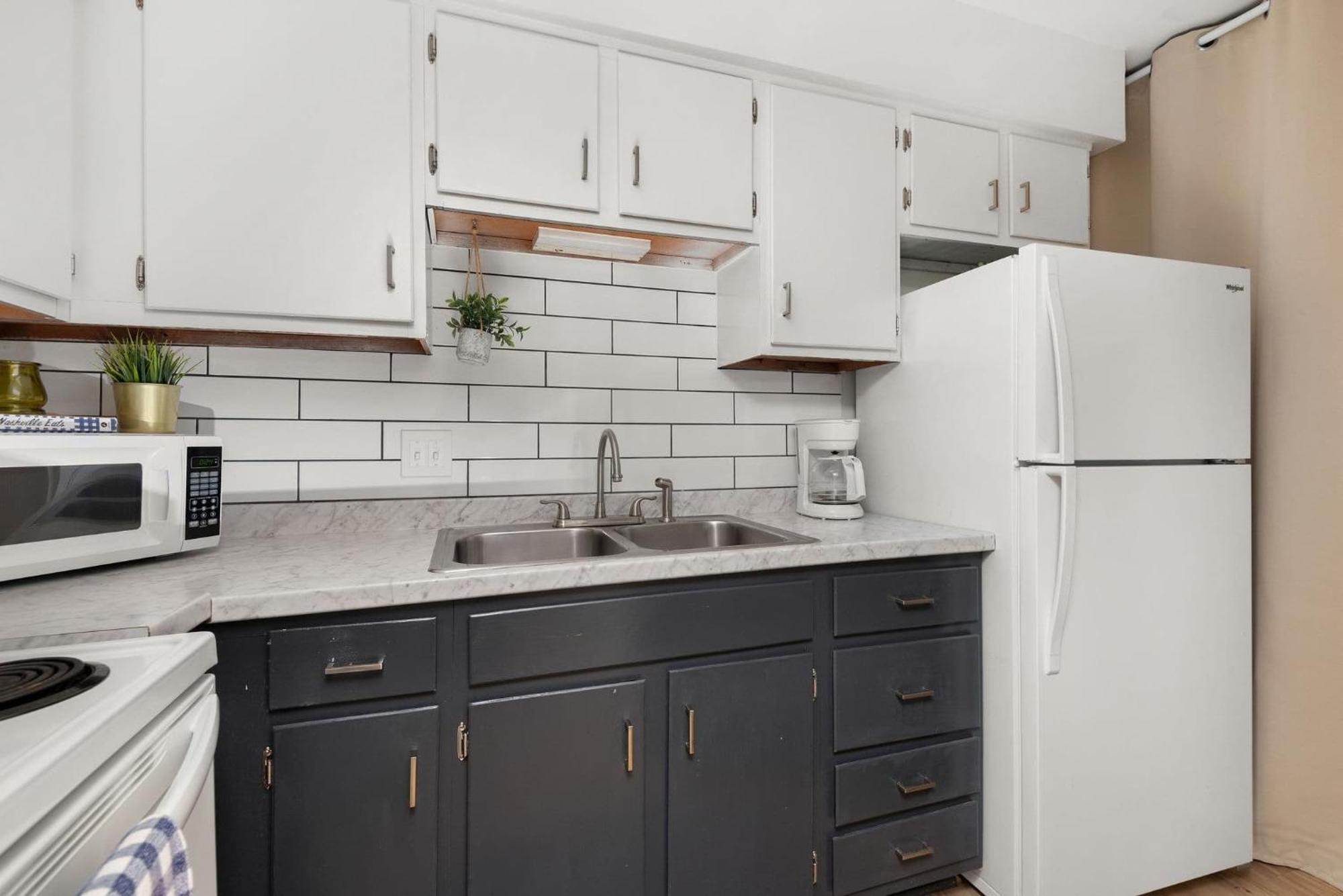 Apartment Dolly On Music Row Sleeps 12 *