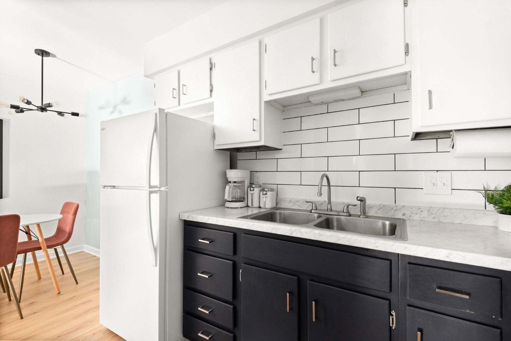 Apartment Dolly On Music Row Nashville