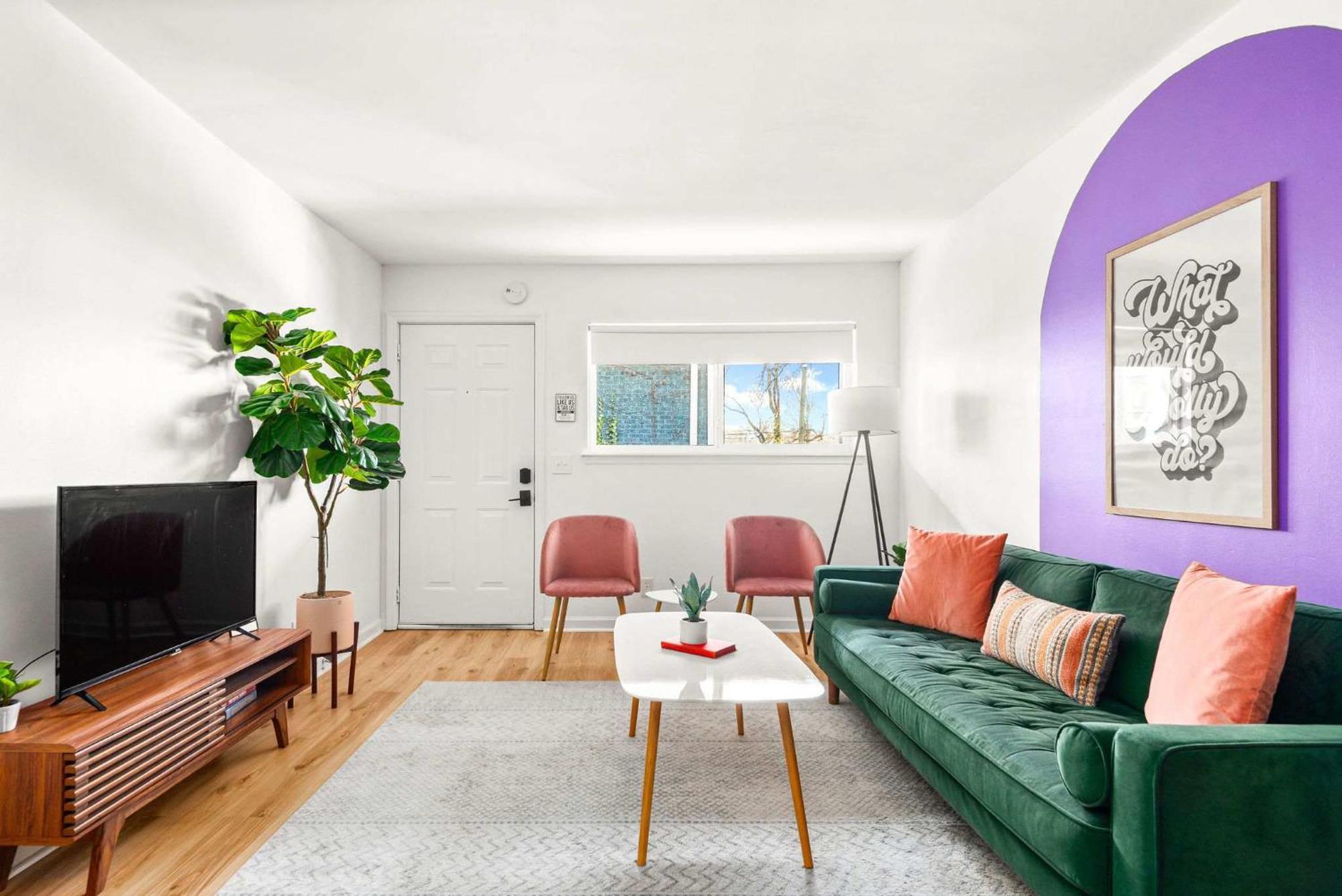 Apartment Dolly On Music Row *