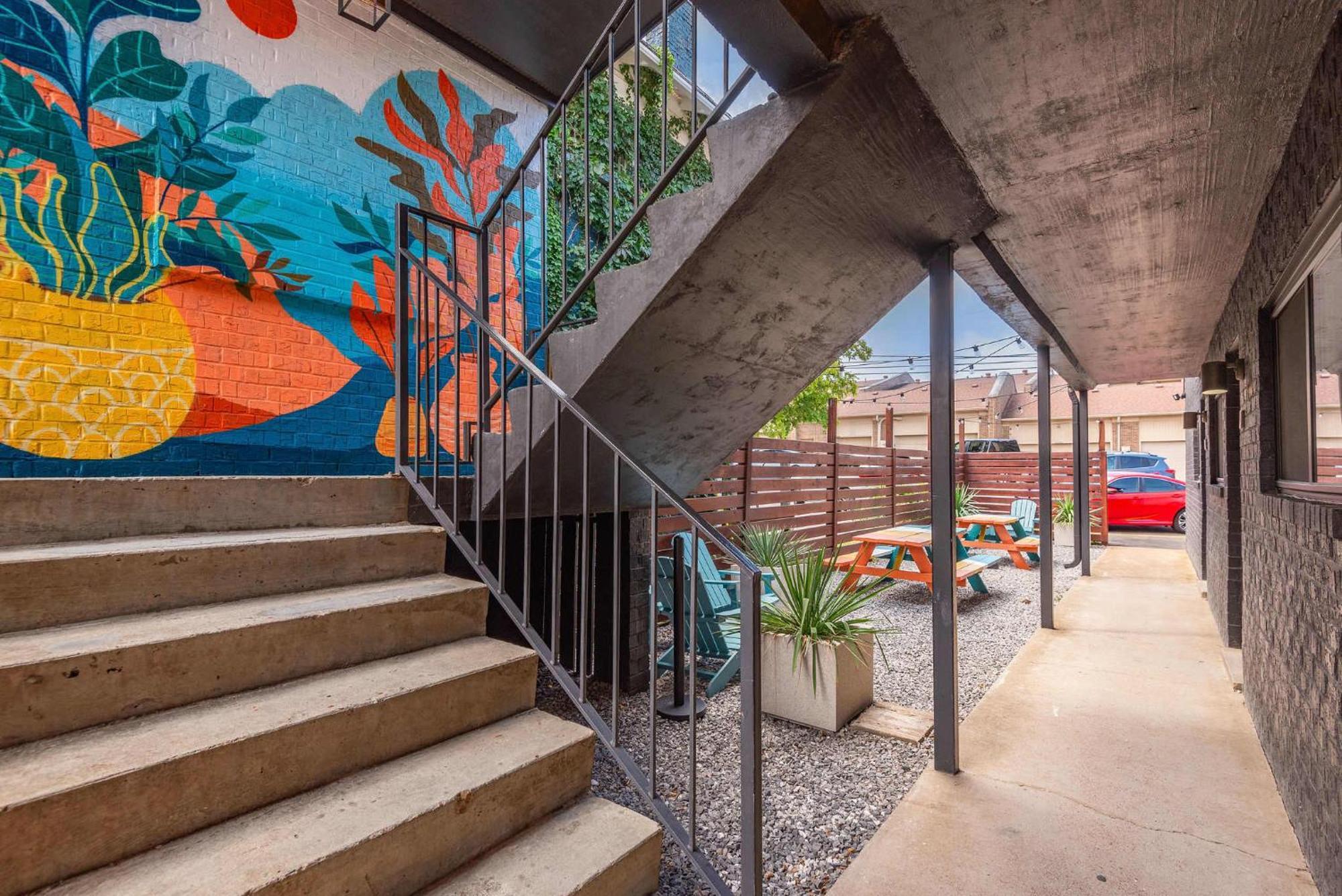 Apartment Dolly On Music Row Nashville