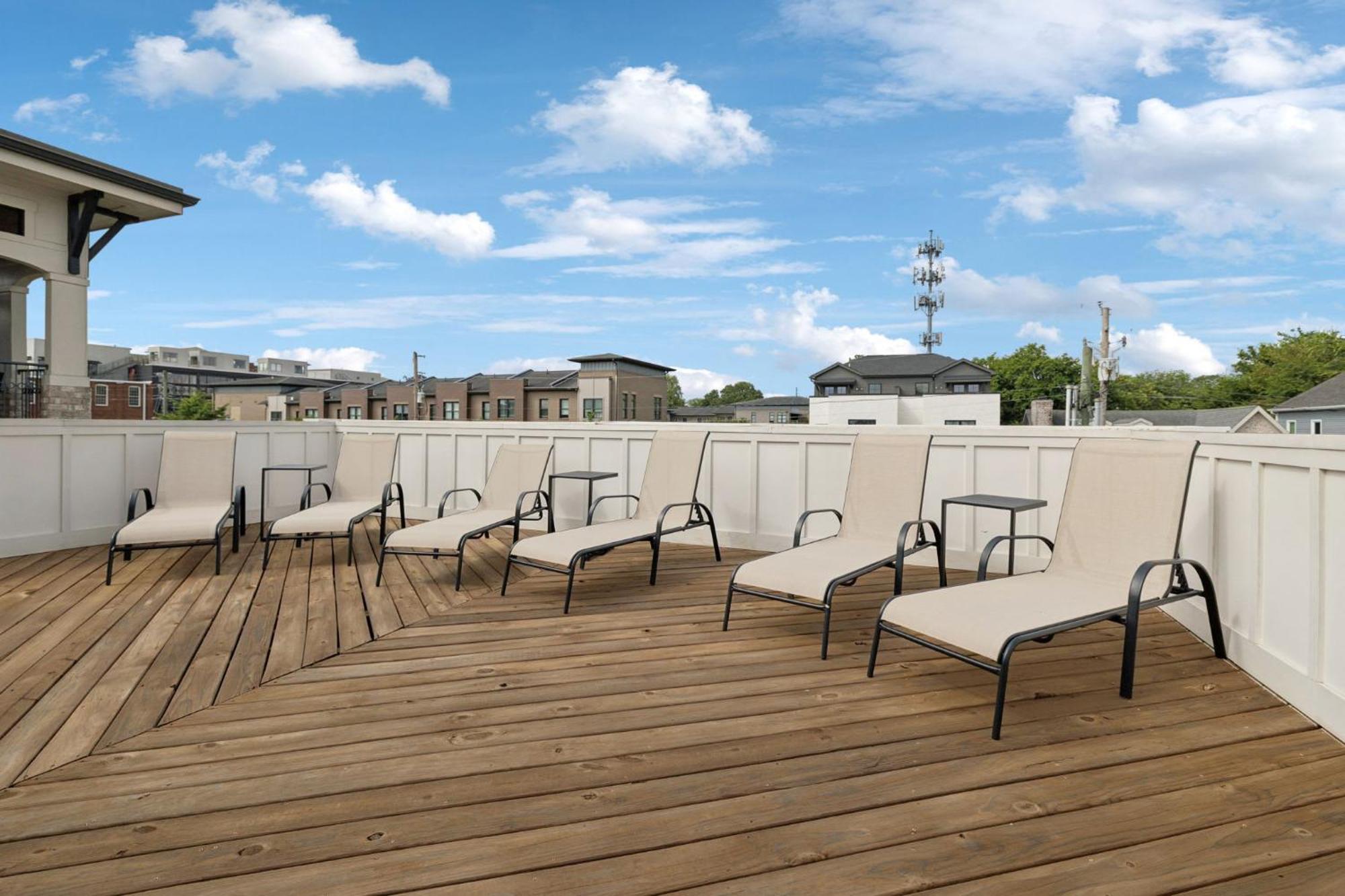 Holiday home Nash Urban Oasis With Rooftop And Modern Amenities