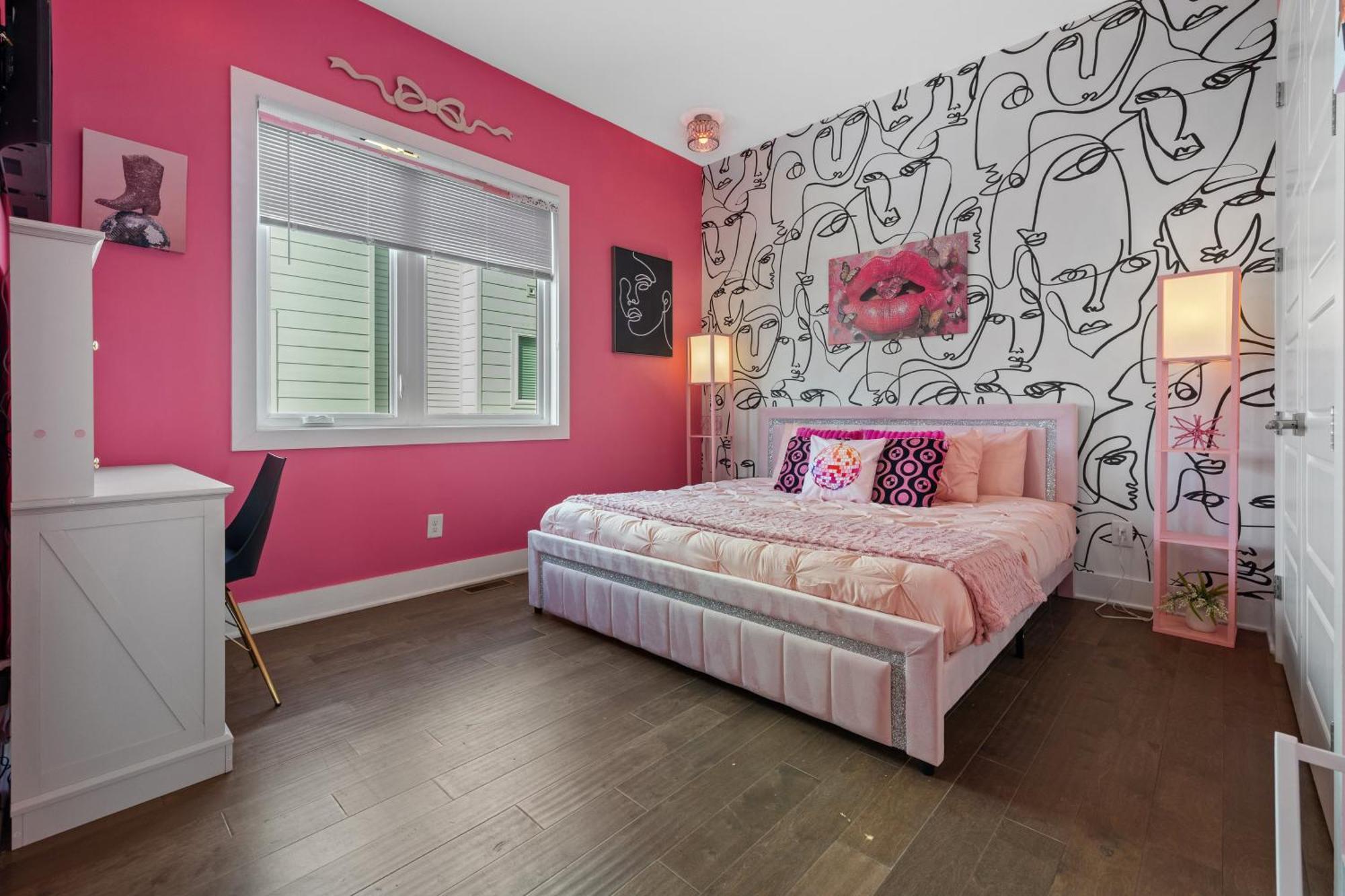 Bachelorette Paradise Pink House Near Broadway Apartment Nashville