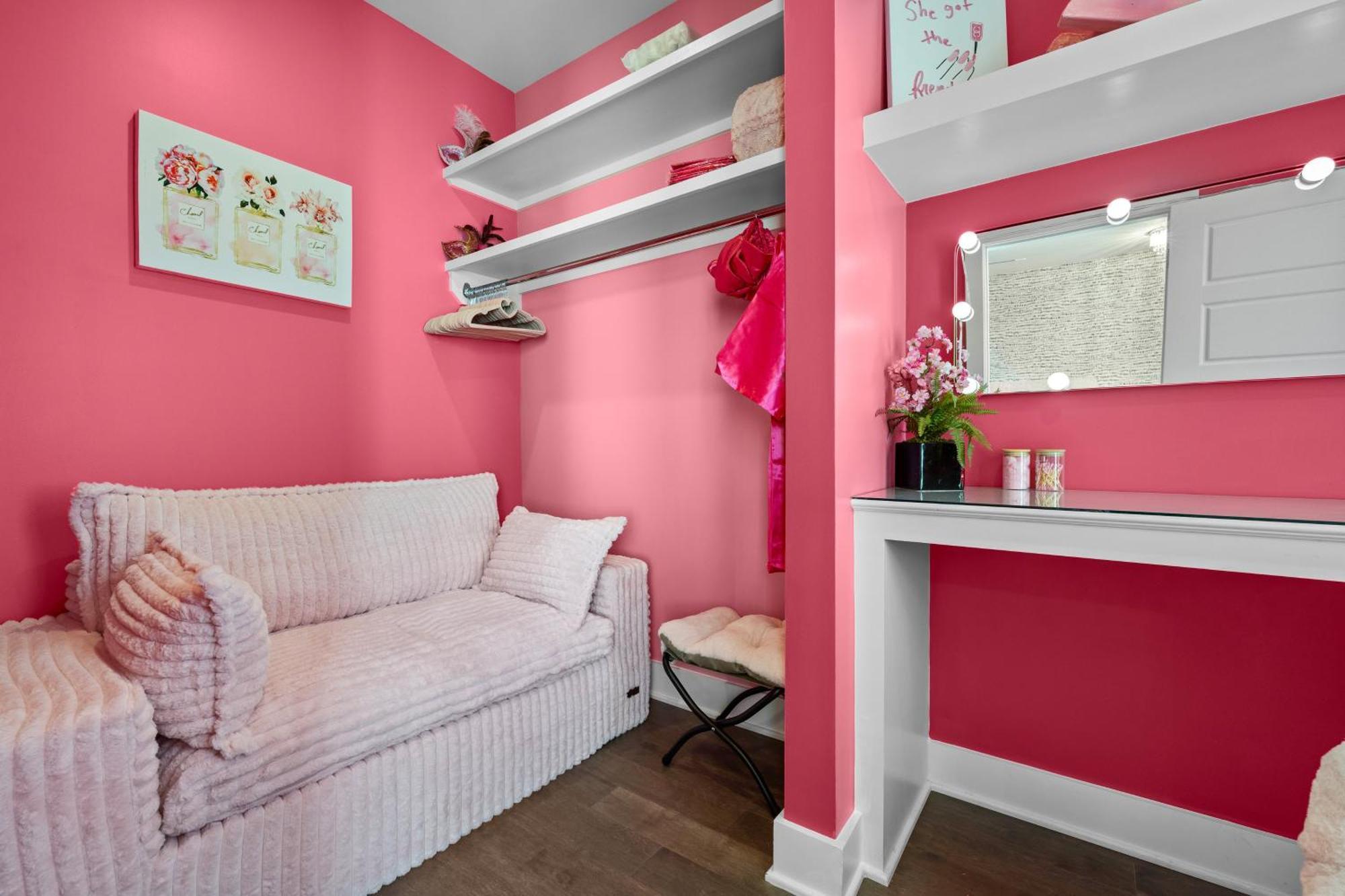 Bachelorette Paradise Pink House Near Broadway * Nashville