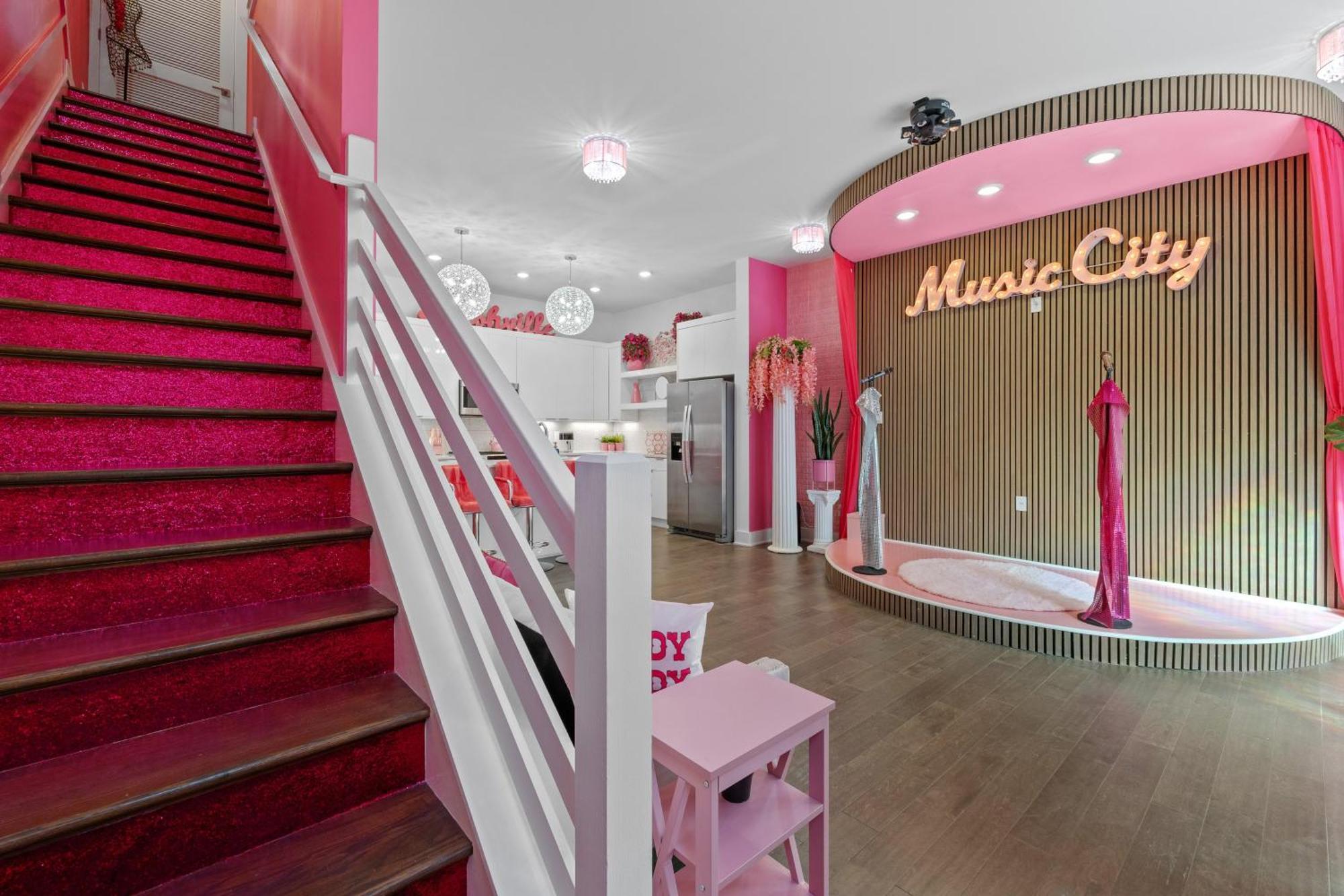 Apartment Bachelorette Paradise Pink House Near Broadway