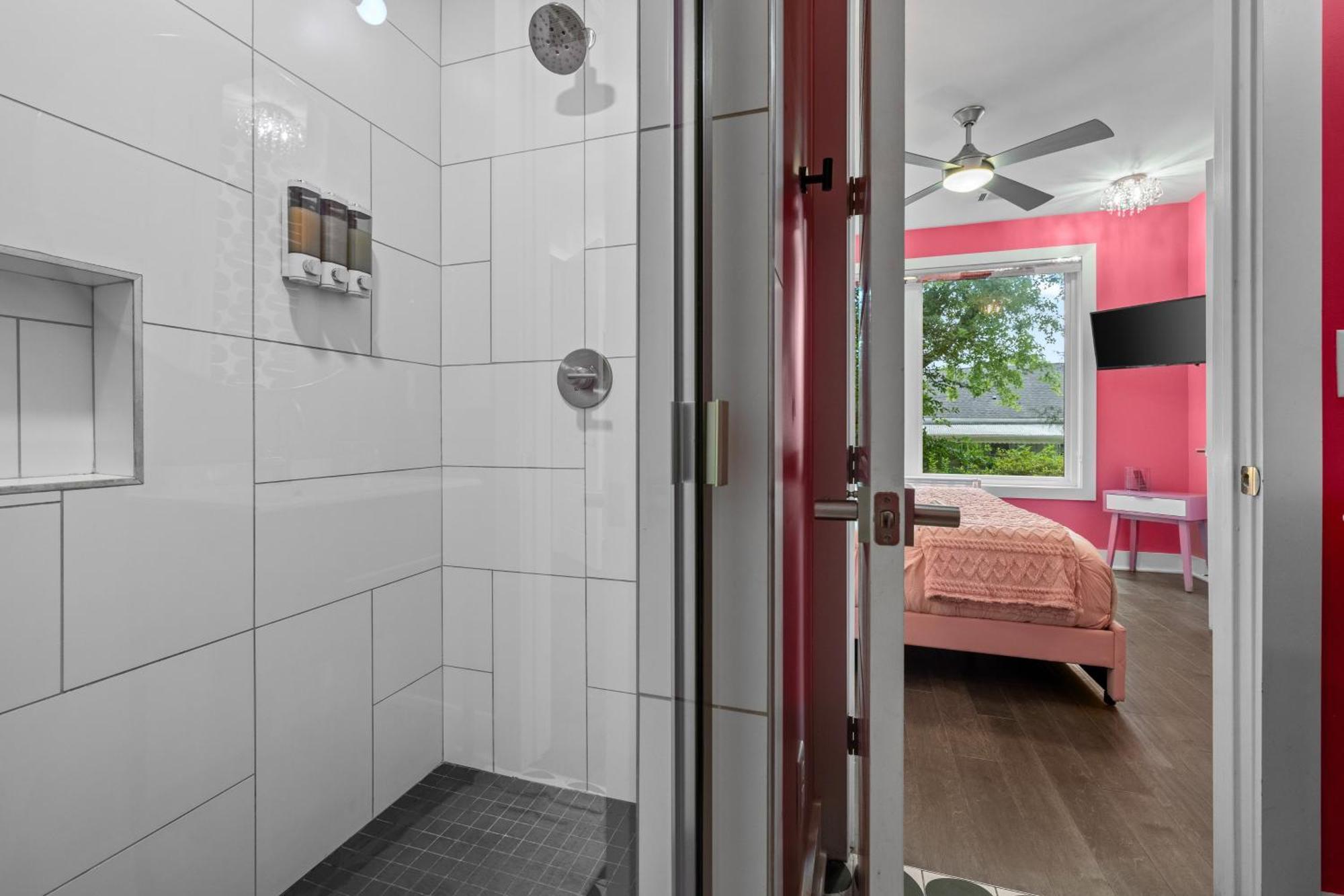 Apartment Bachelorette Paradise Pink House Near Broadway *