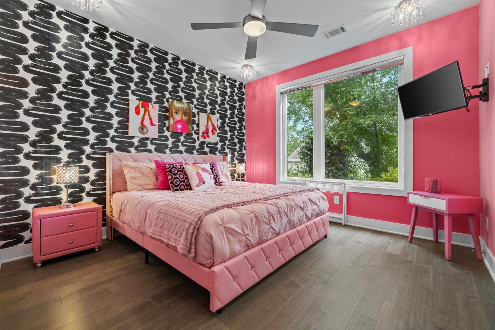 Bachelorette Paradise Pink House Near Broadway Apartment *