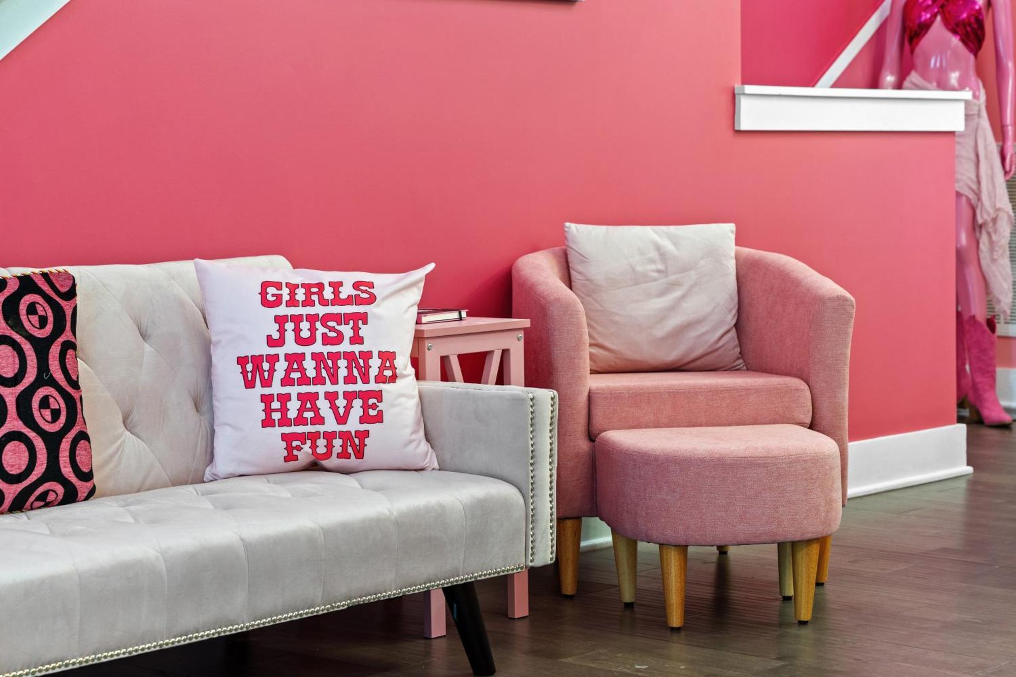 Apartment Bachelorette Paradise Pink House Near Broadway