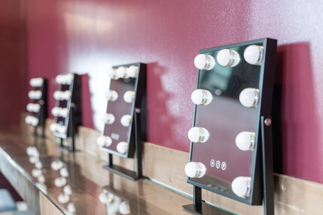 Modern Getaway Near Vandy Apartment *