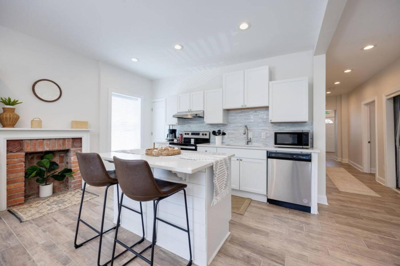 28th Ave Haven Near Everything *