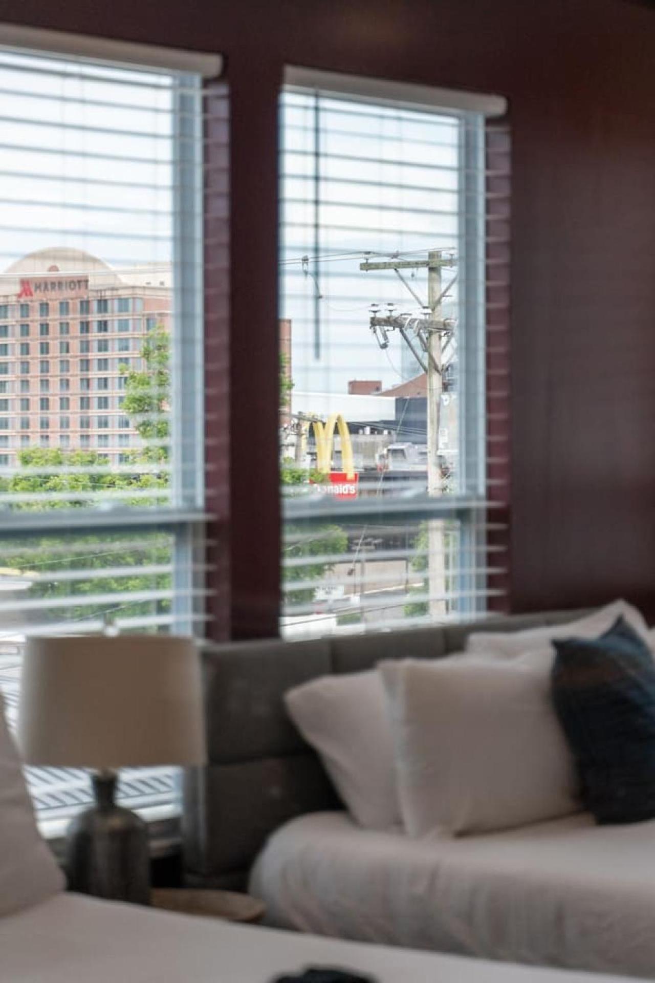 Modern Getaway Near Vandy *