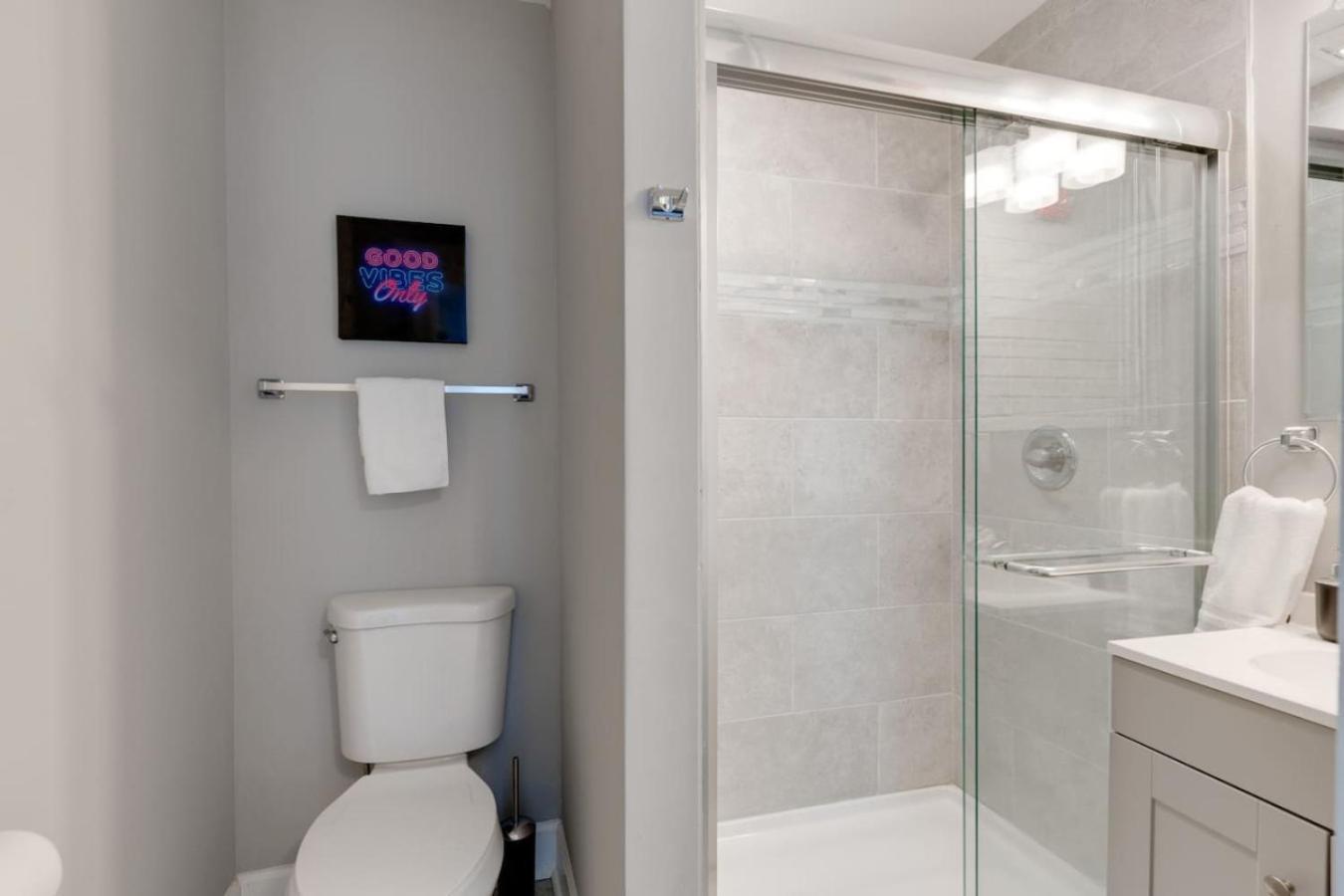 Parthenon Getaway - 2bdrm Apartment