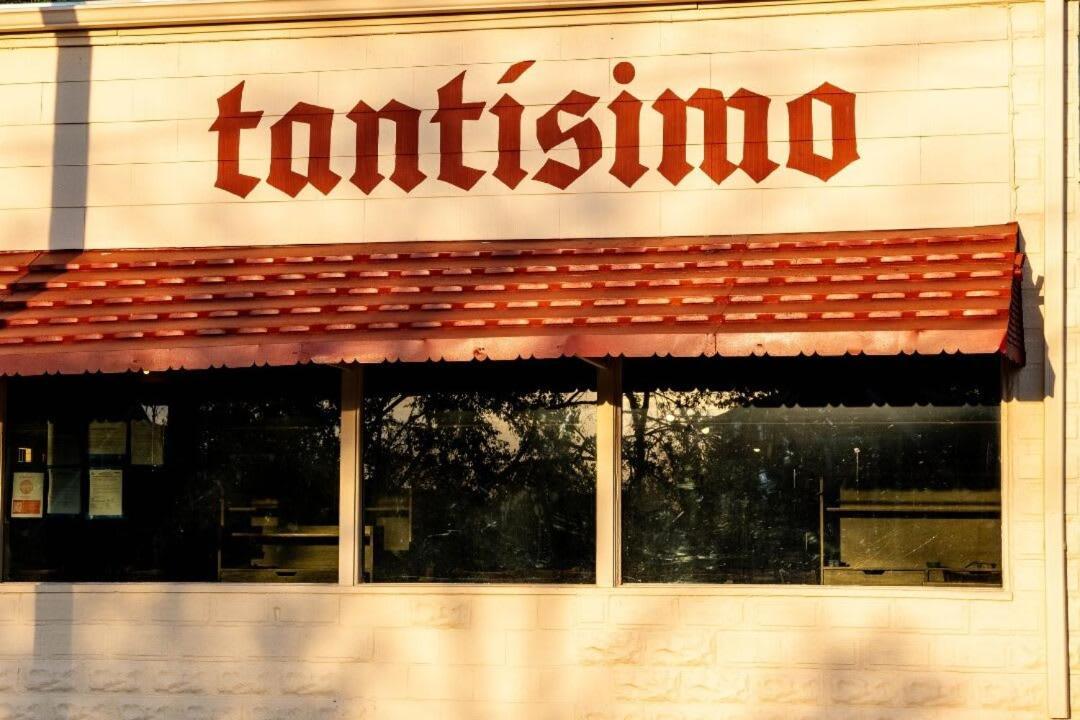 Open And Airy Near Vandy, 1 Story, Elevator Building, Secure Parking, Patio, Elevator, Sleeping Space For Guests, Great For Groups, Walk To Campus, 24 Hr Hospitality