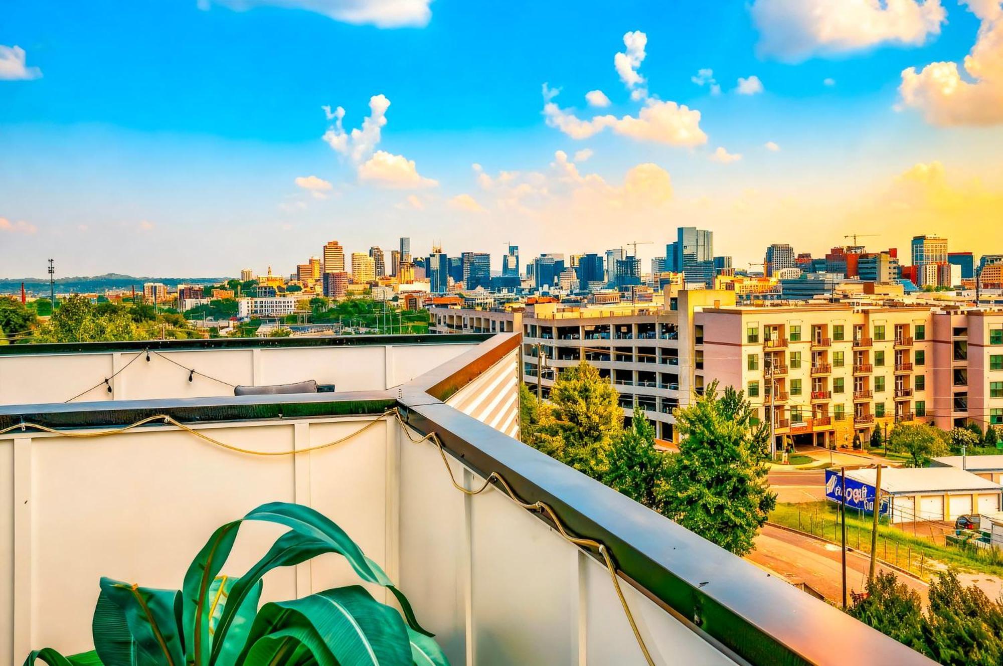 New Luxe Roofdeck 13 Beds *