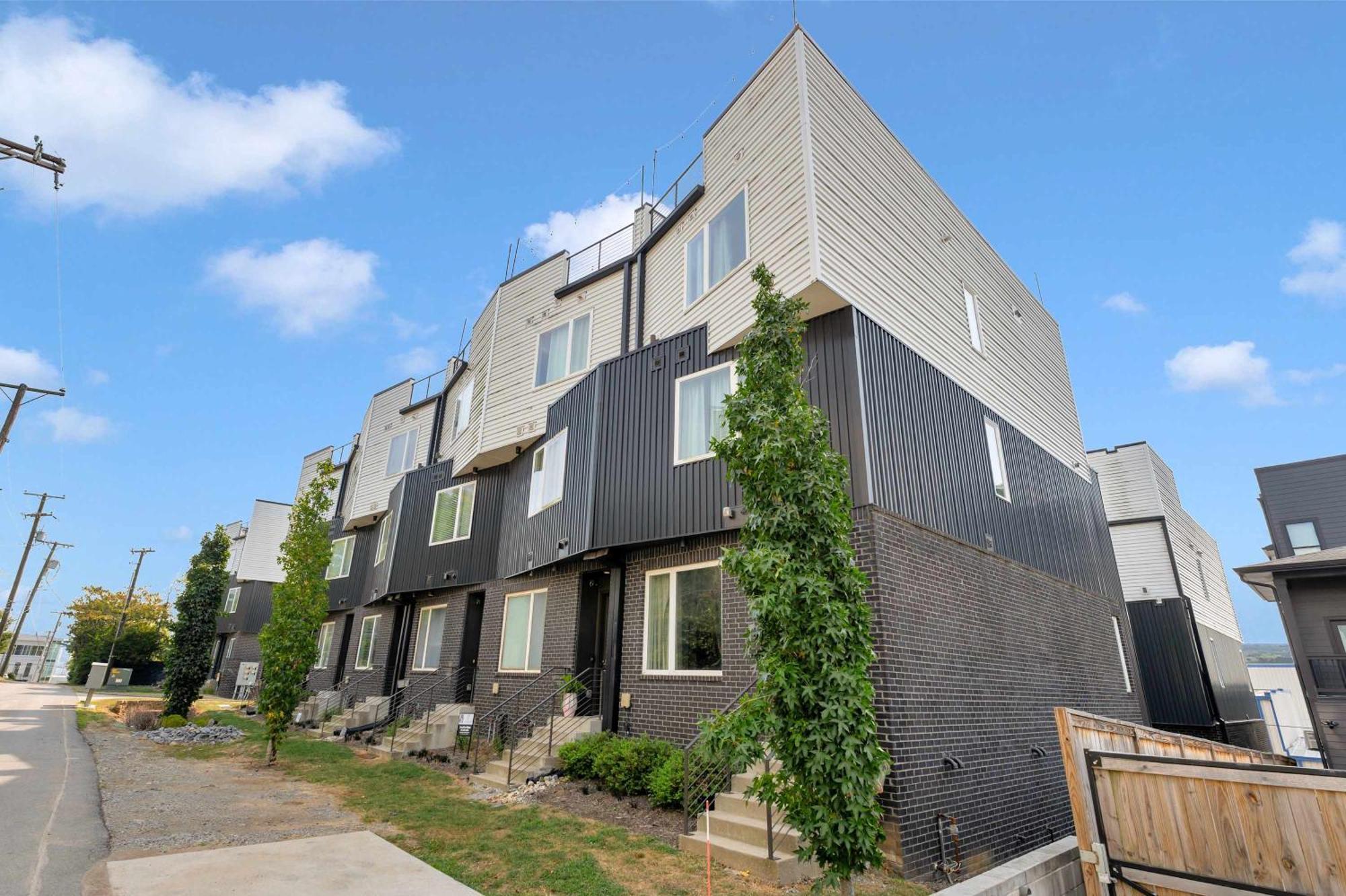 New Luxe Roofdeck 13 Beds Holiday home *