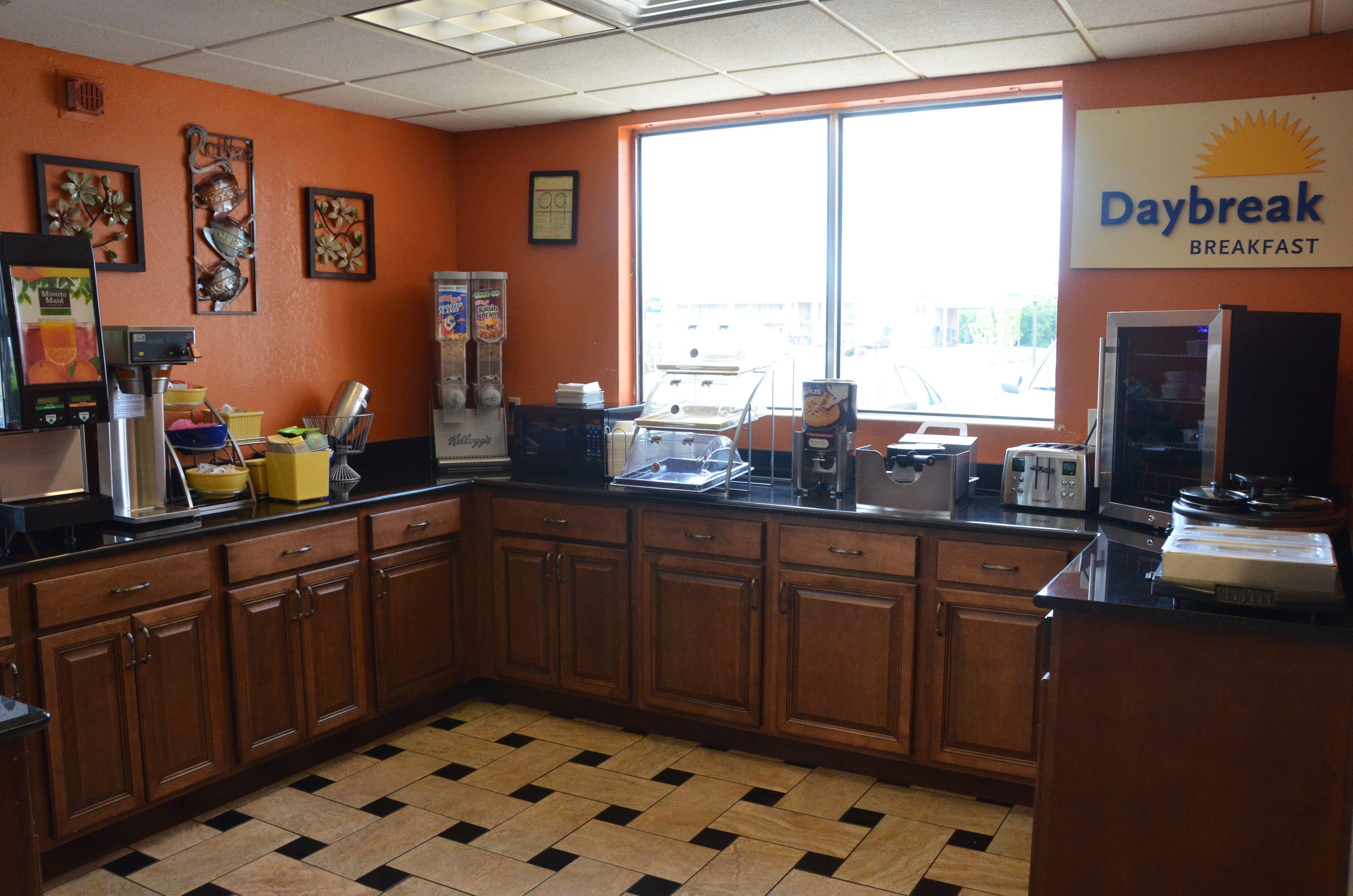 Hotel Days By Wyndham Airport East 2*