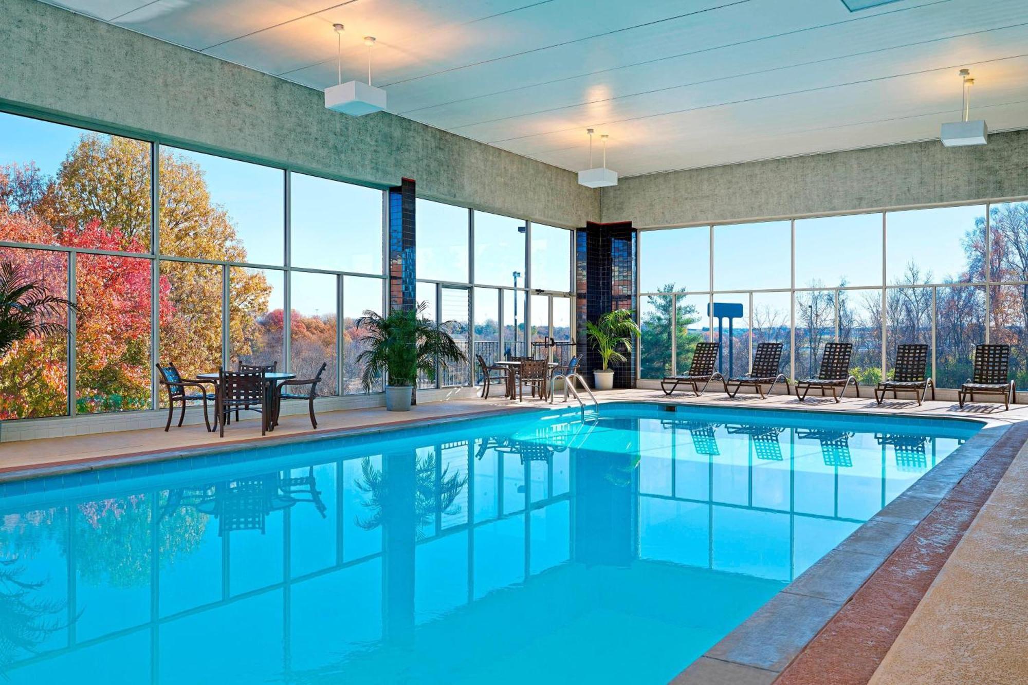 Sheraton Music Airport Hotel 4*