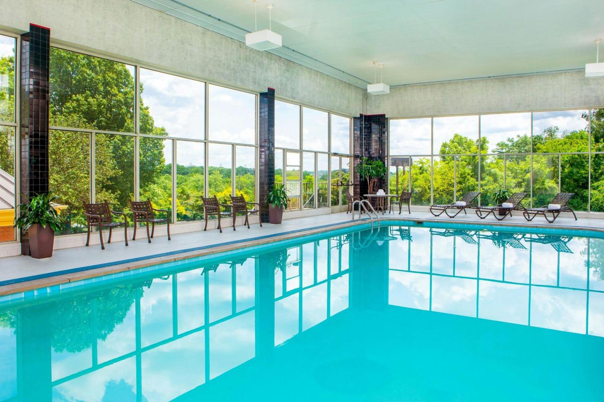 Sheraton Music Airport Hotel 4*