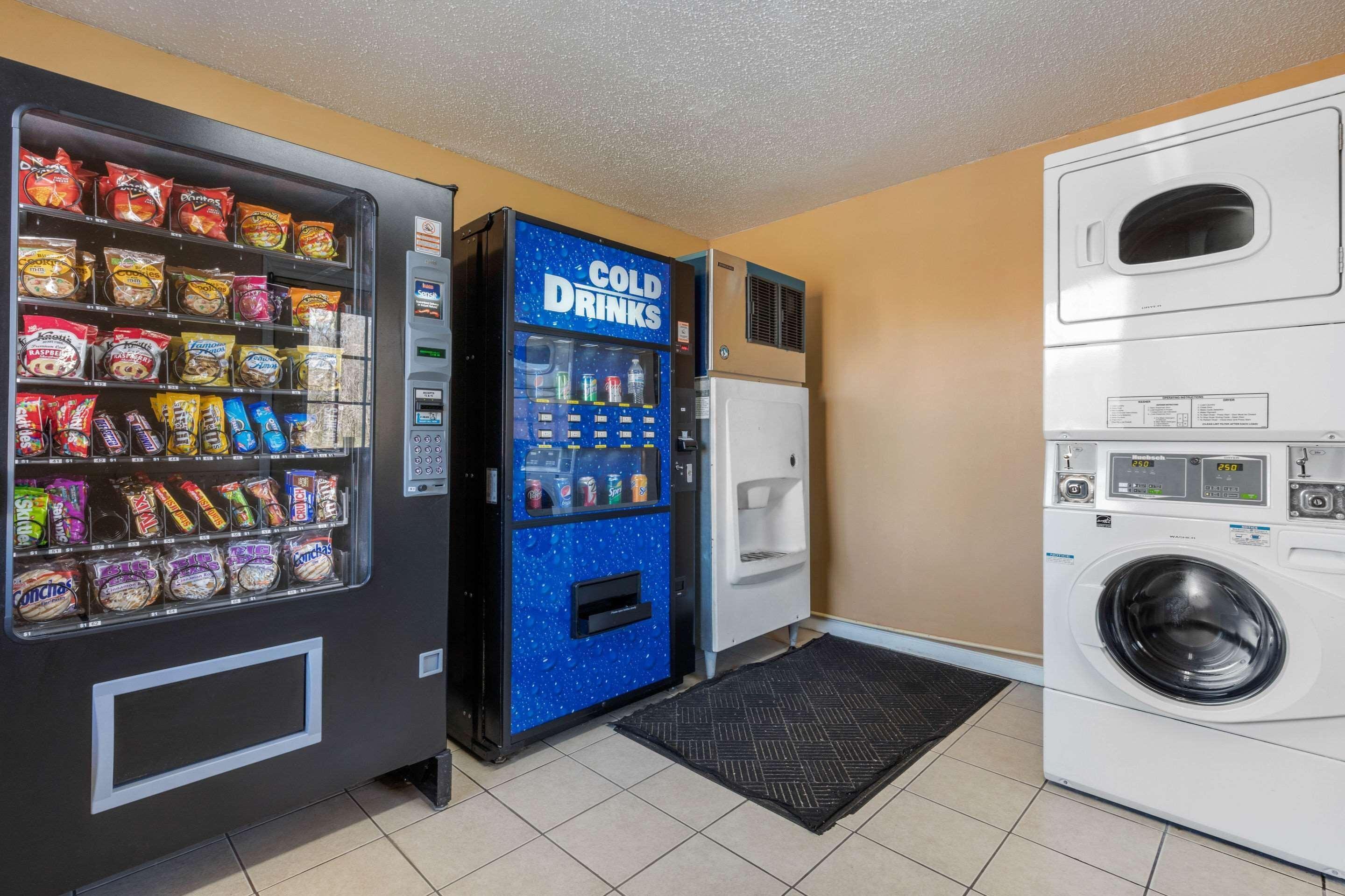 Lodge Econo Near Percy Priest *