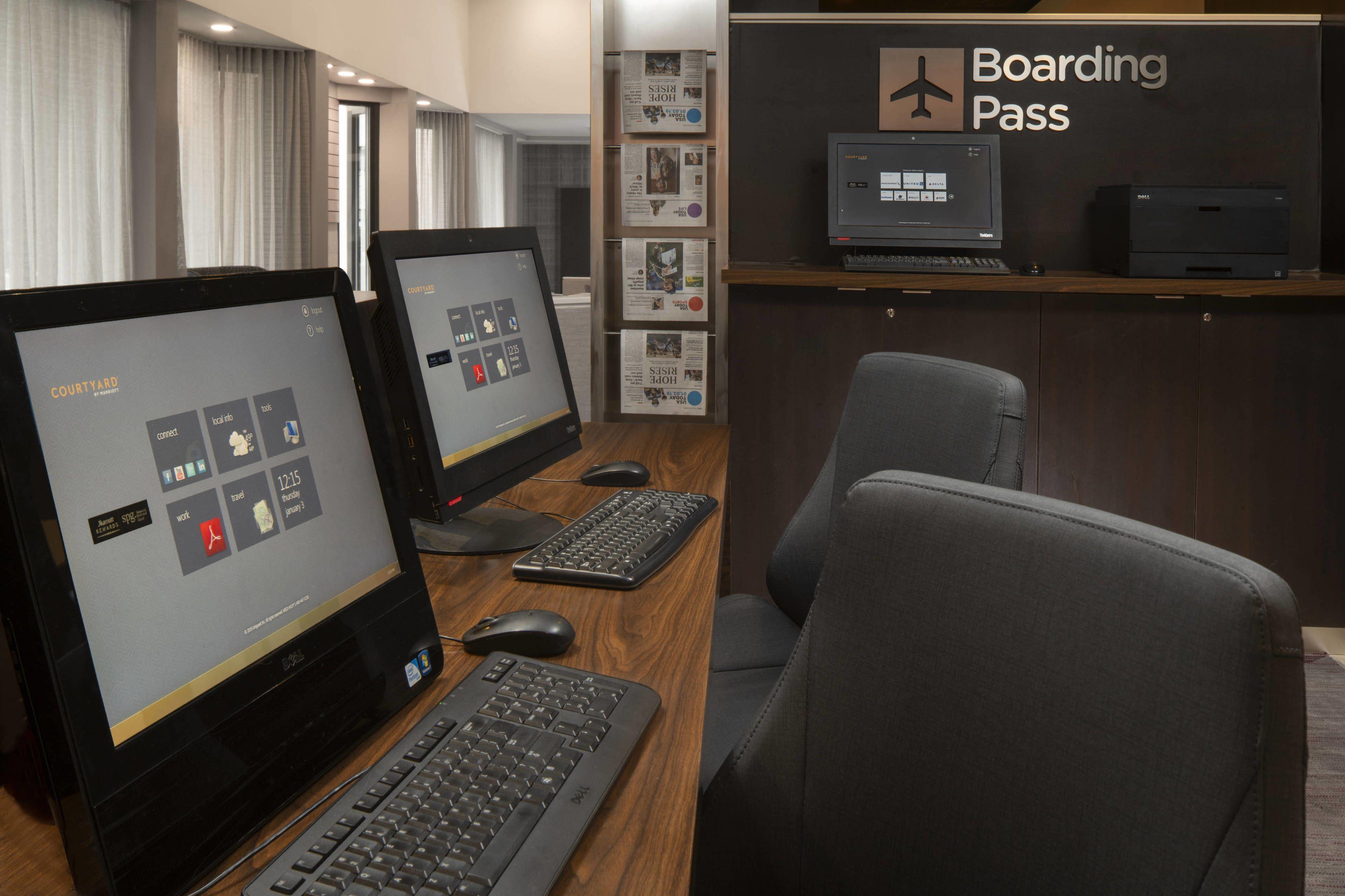 Courtyard By Marriott Airport Hotel