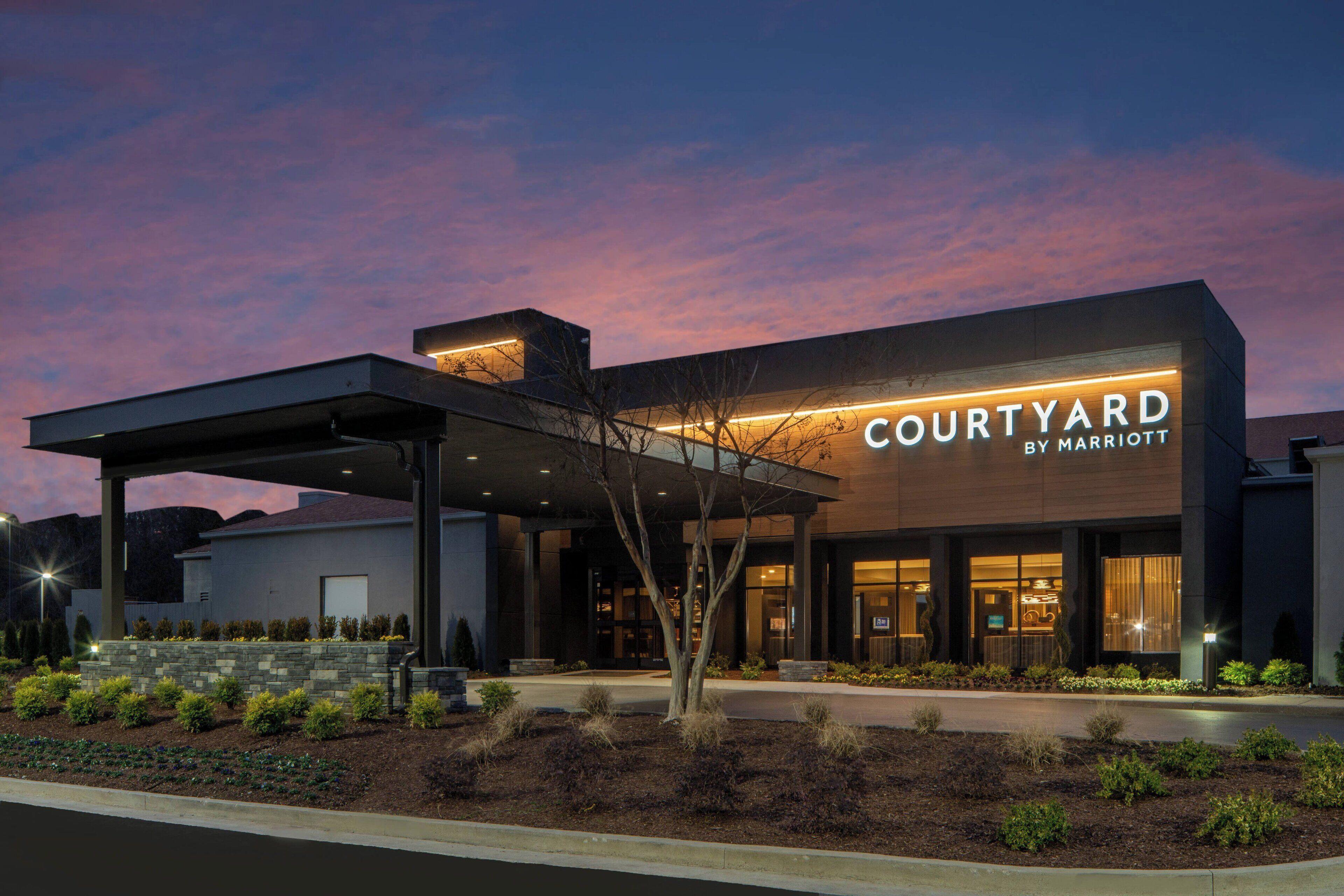 Courtyard By Marriott Airport Hotel Nashville
