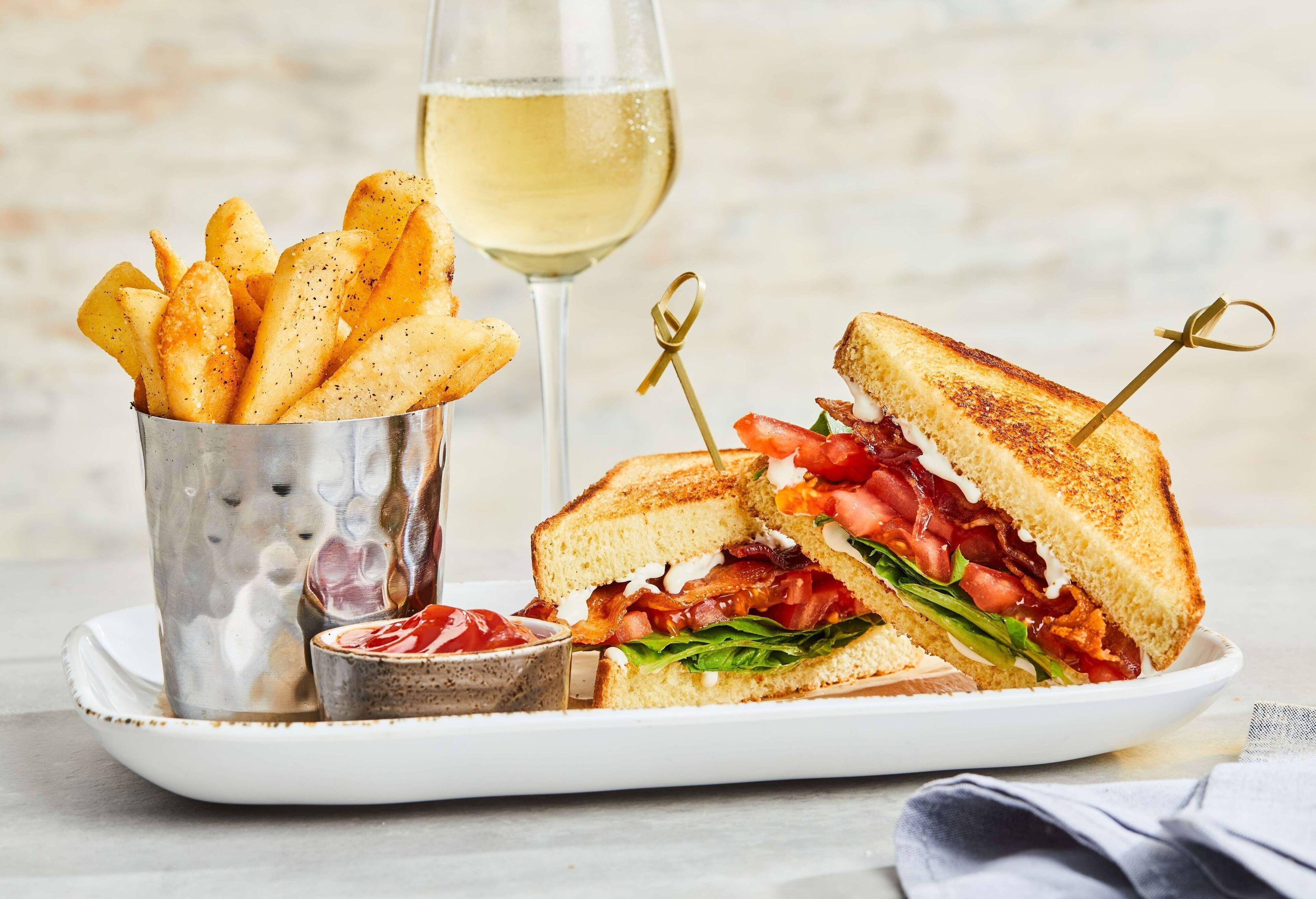 Courtyard By Marriott Airport Nashville