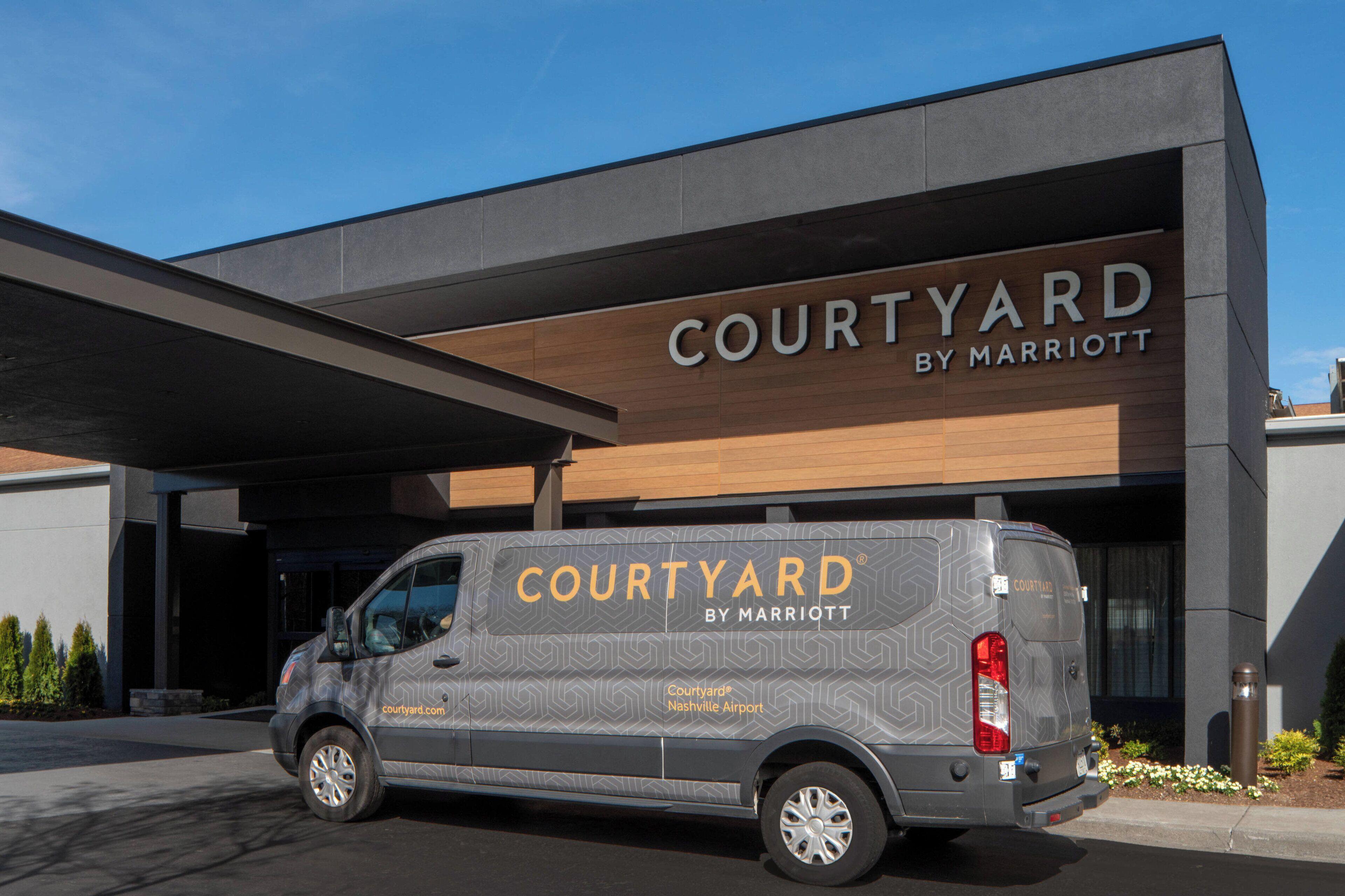 Courtyard By Marriott Airport