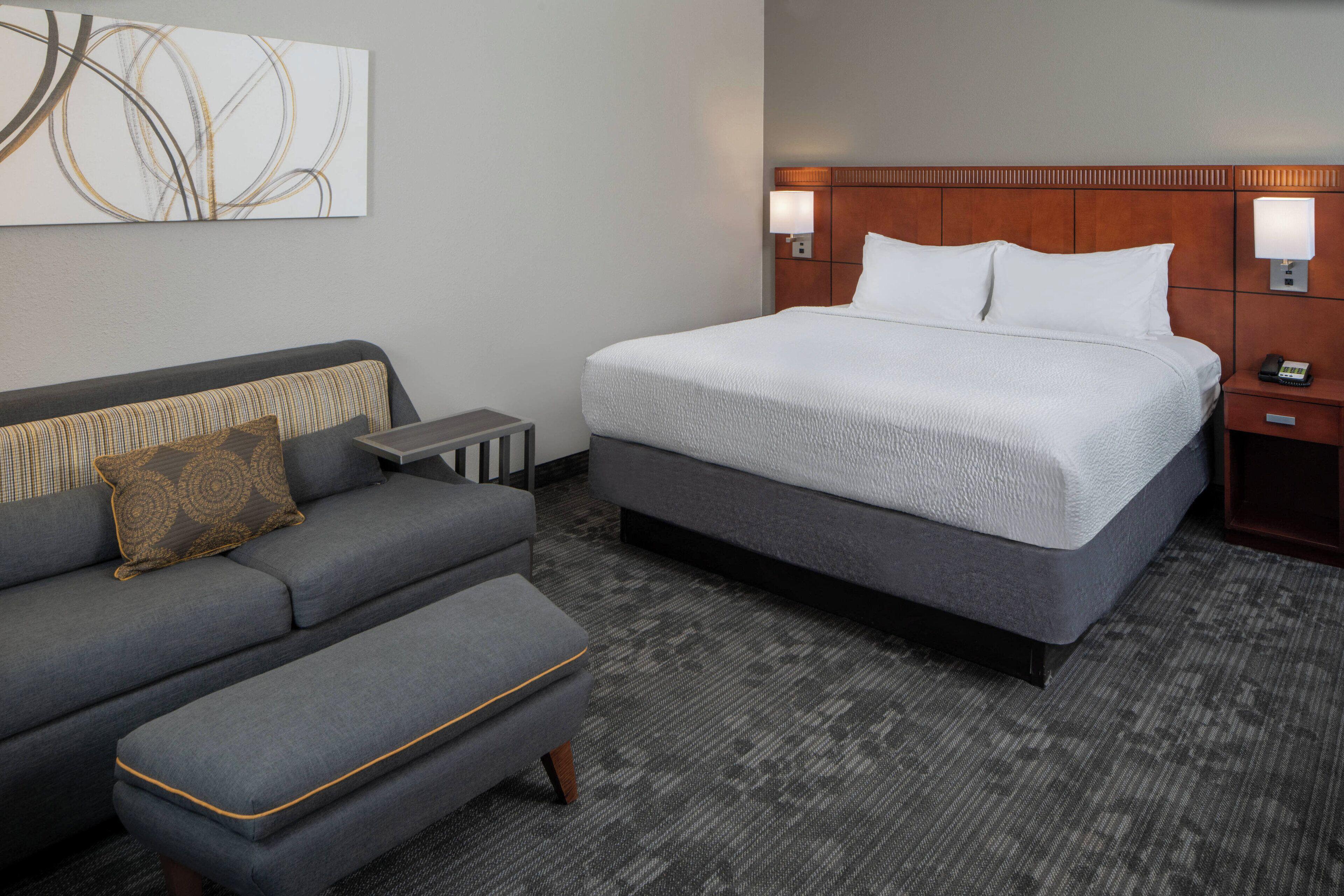 Courtyard By Marriott Airport Nashville