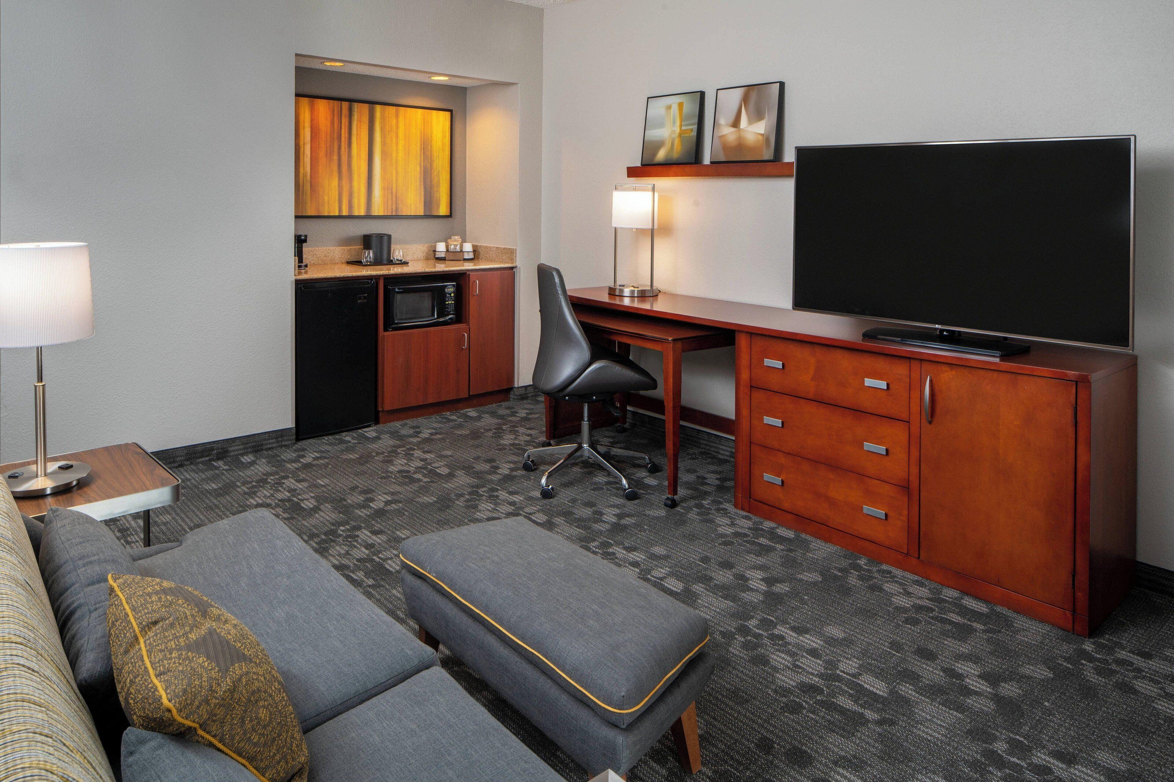 Courtyard By Marriott Airport Hotel Nashville