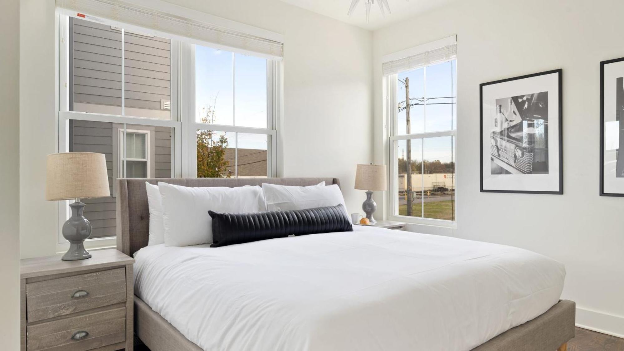 Holiday home Hart Buyout 1 By Avantstay Two Town House Buyout W Modern Amenities In