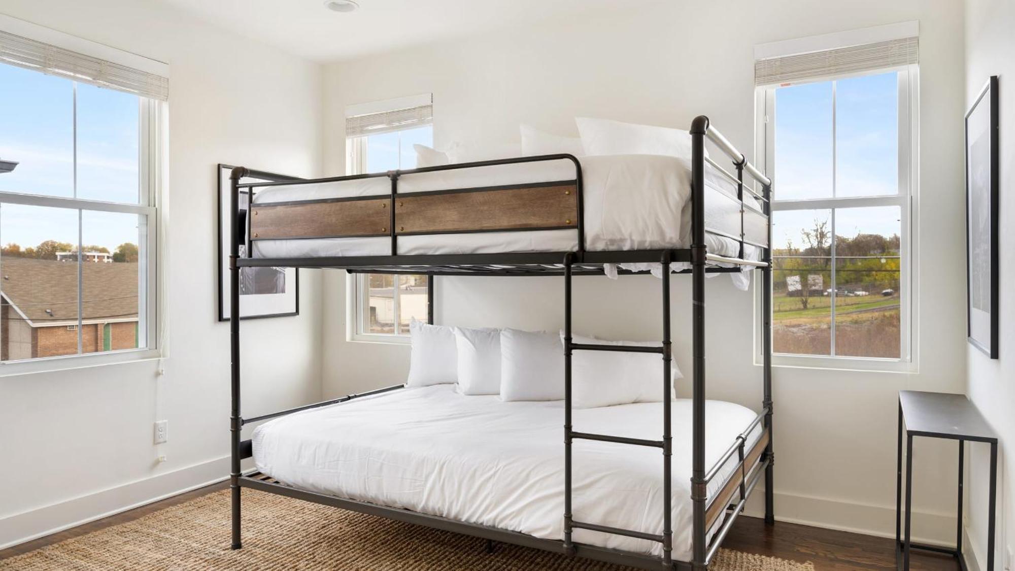 Hart Buyout 1 By Avantstay Two Town House Buyout W Modern Amenities In Holiday home Nashville